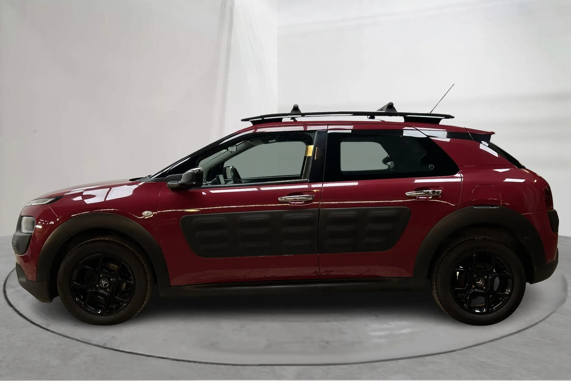 Presentation photo 2 of 13: Citroën C4 Cactus PureTech (82hk) - 125 800 km - Manual - red - 2016