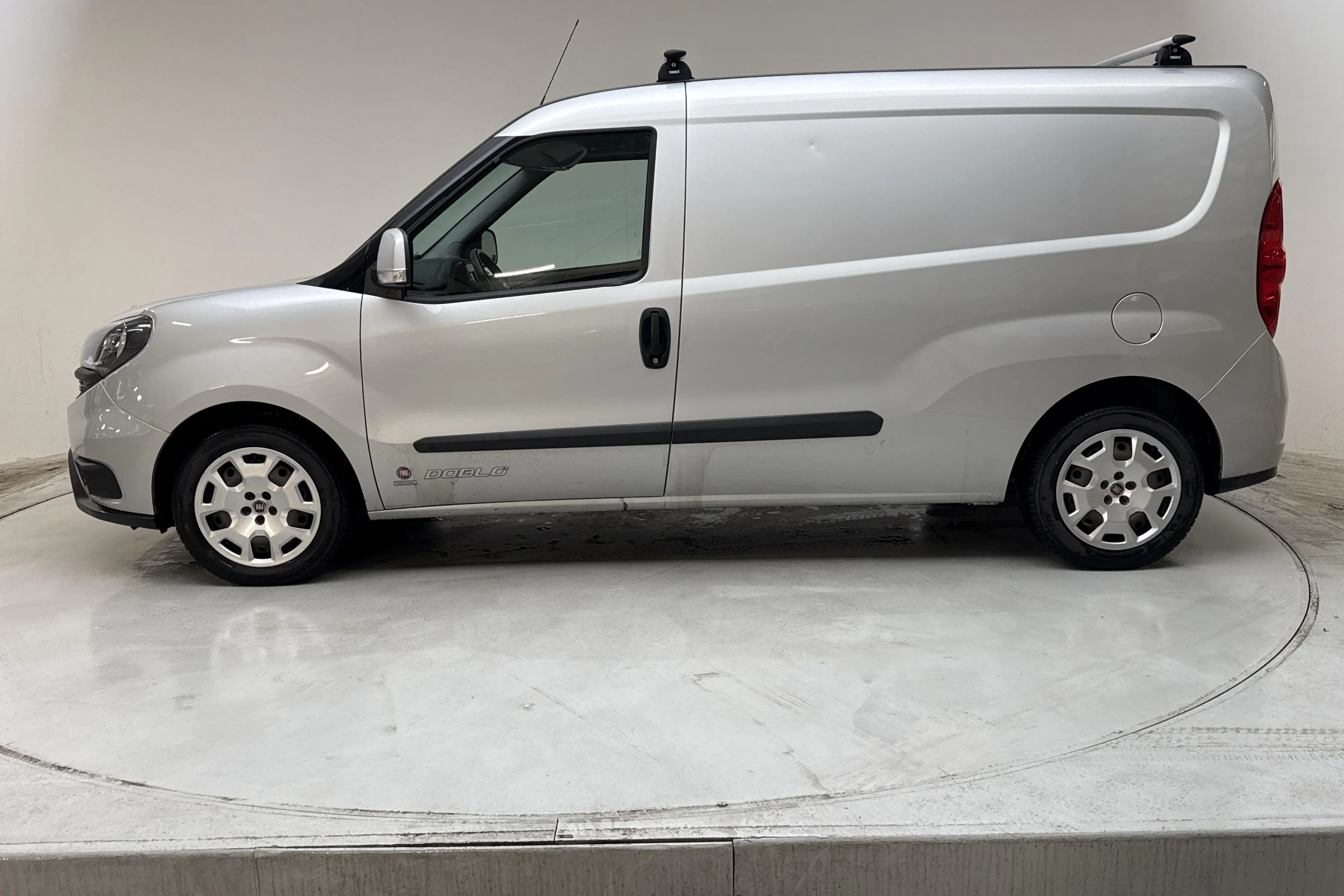Presentation photo 2 of 13: Fiat Doblo Cargo 1.4T CNG (120hk) - 163 210 km - Manual - gray - 2020
