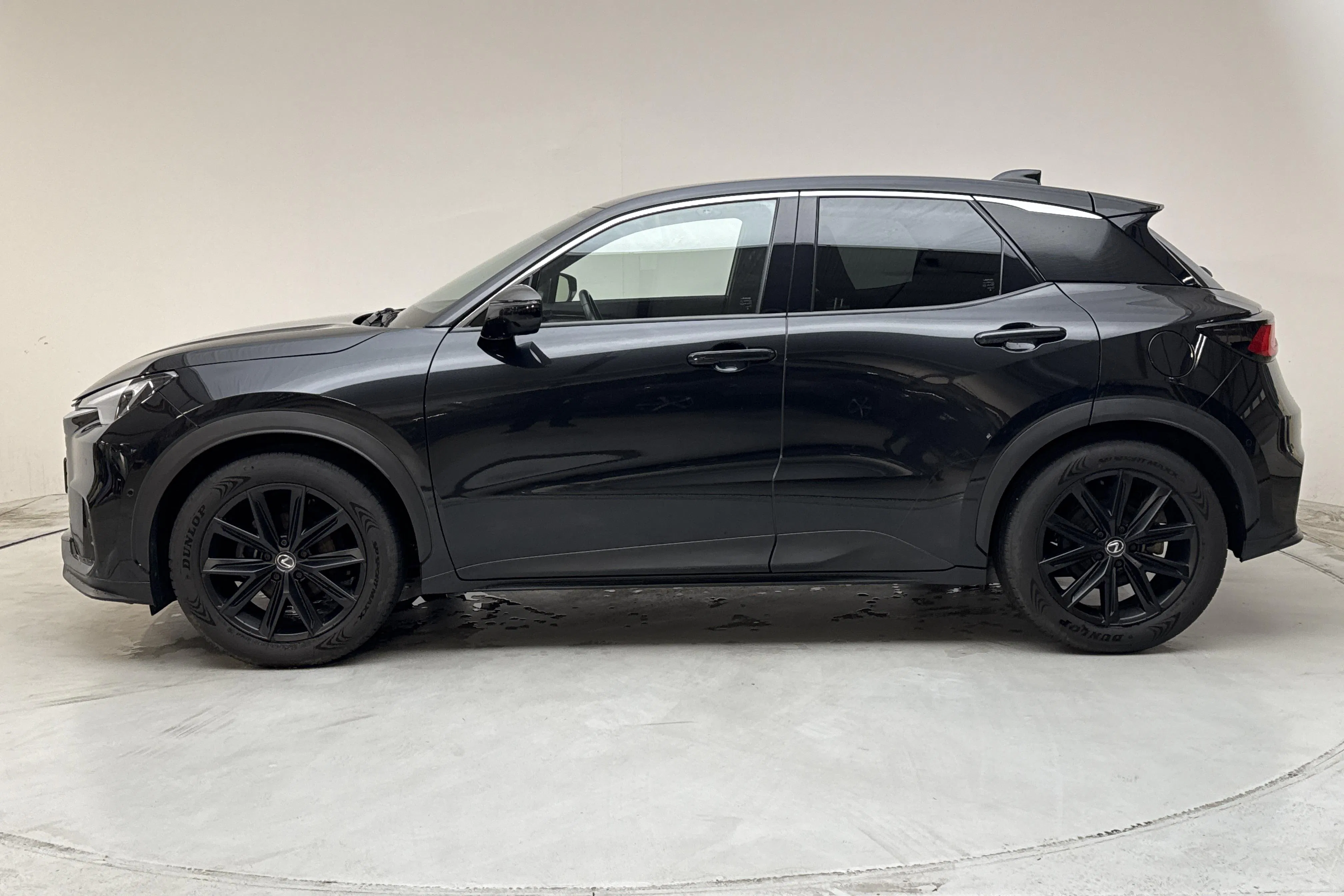Presentation photo 2 of 14: Lexus LBX AWD (136hk) - 34 220 km - Automatic - black - 2024