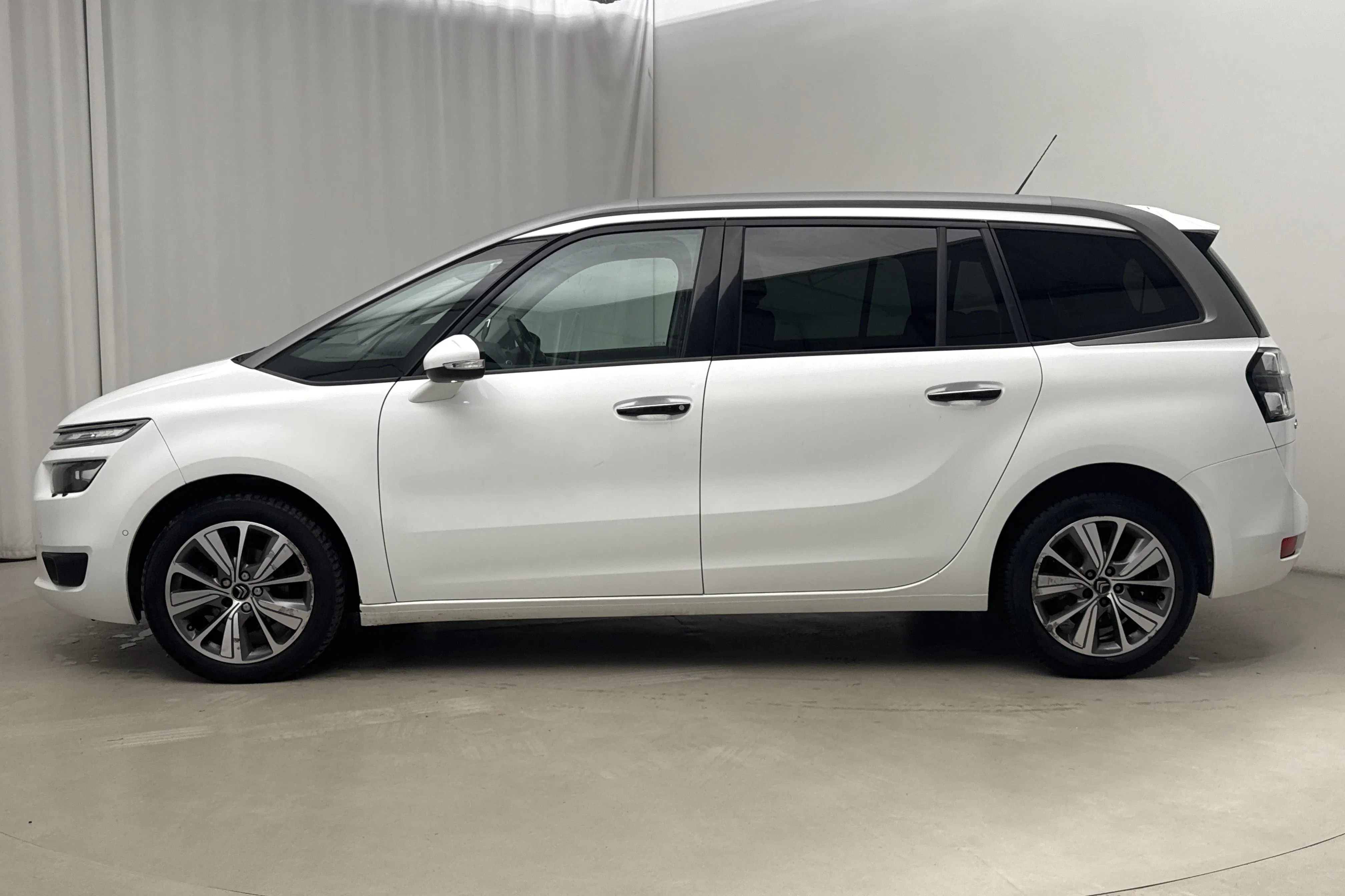 Presentation photo 2 of 18: Citroën C4 Grand Picasso BlueHDi (120hk) - 148 670 km - Automatic - white - 2016