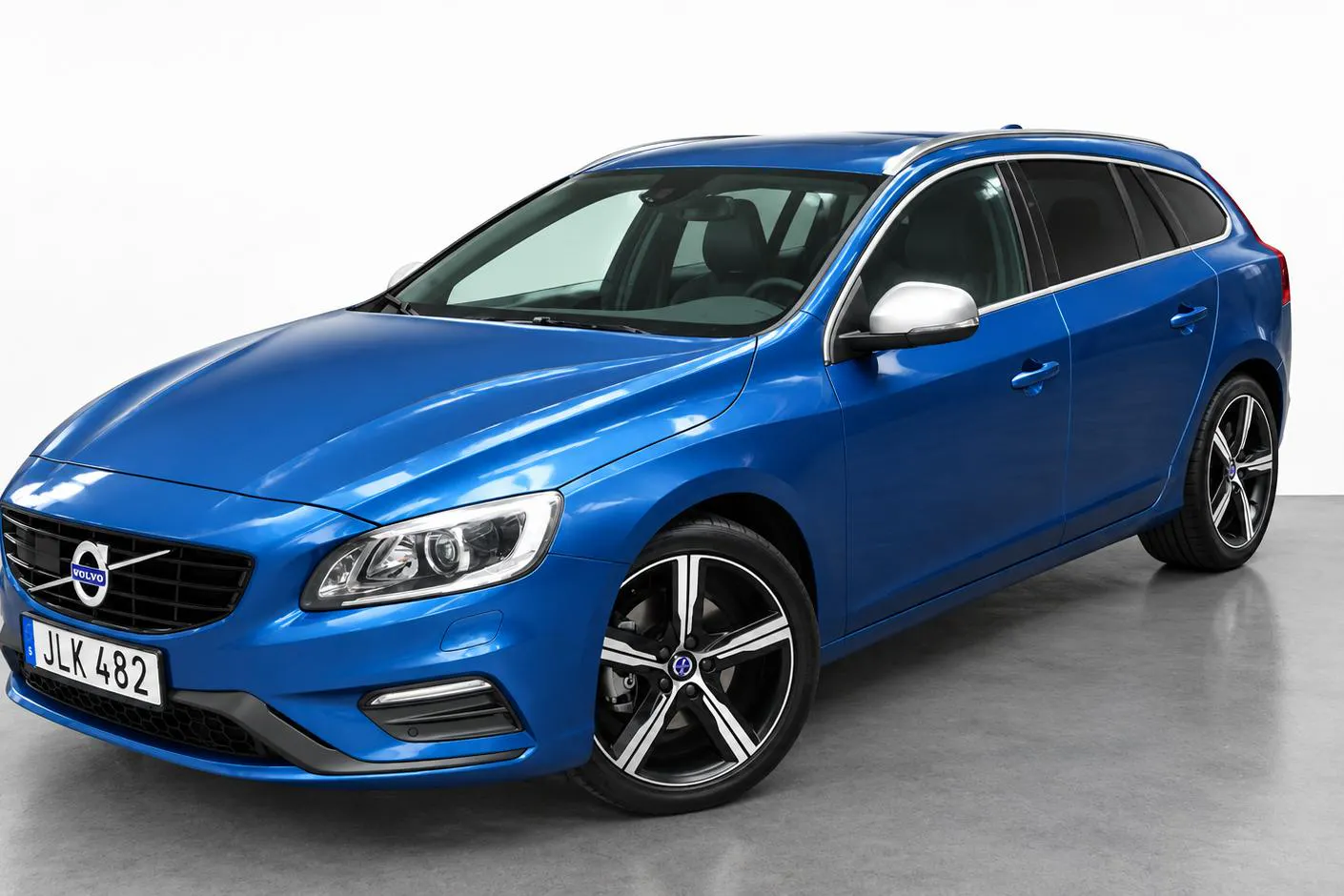 Presentationsfoto 2 av 25: Volvo V60 D4 (190hk) - 11 550 mil - Manuell - blå - 2017