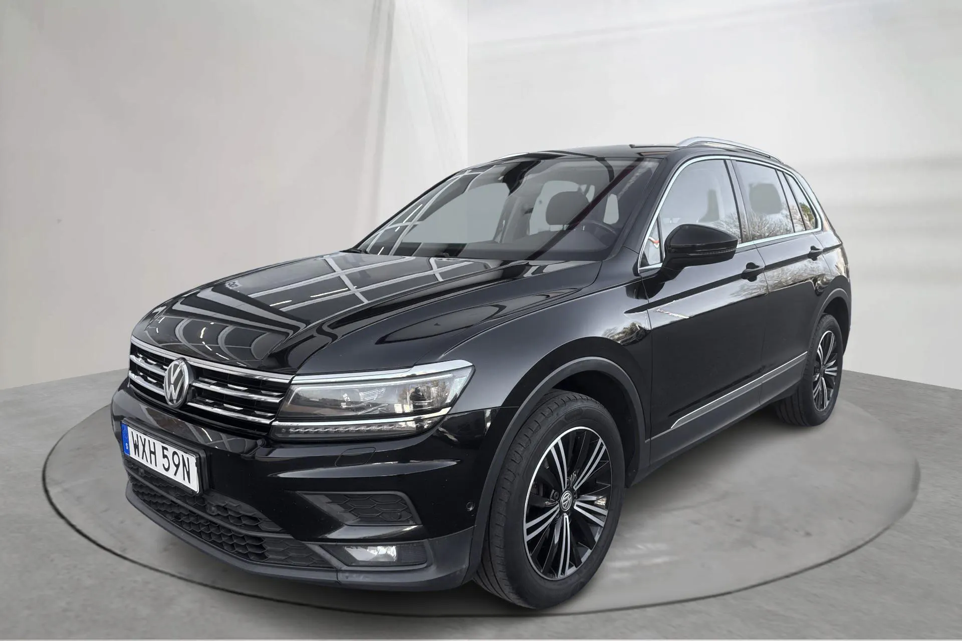 Presentationsfoto 1 av 17: VW Tiguan 2.0 TSI 4MOTION (190hk) - 20 131 mil - Automat - svart - 2020