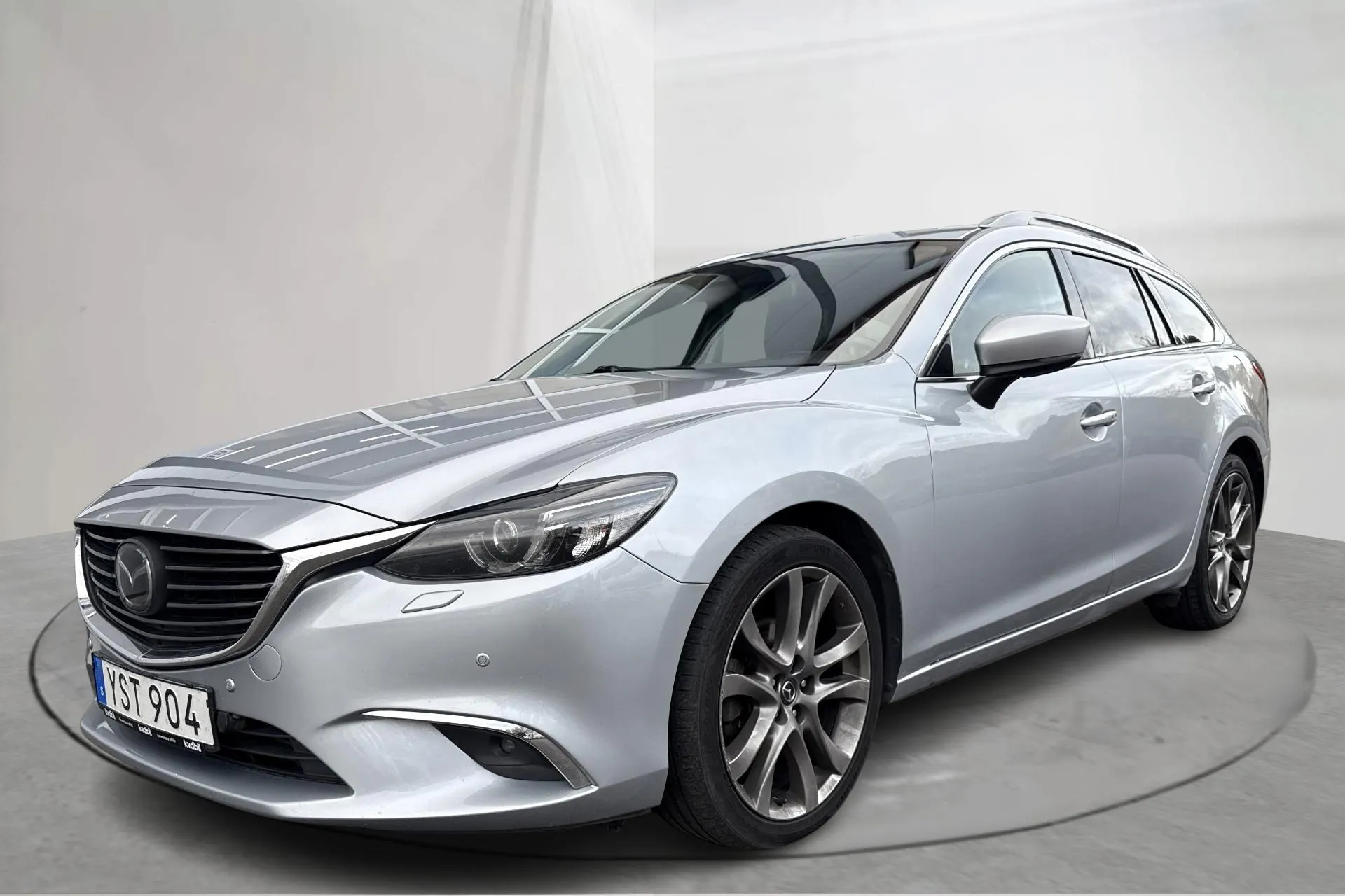 Presentationsfoto 1 av 20: Mazda 6 2.2 DE Kombi AWD (175hk) - 13 502 mil - Automat - grå - 2017