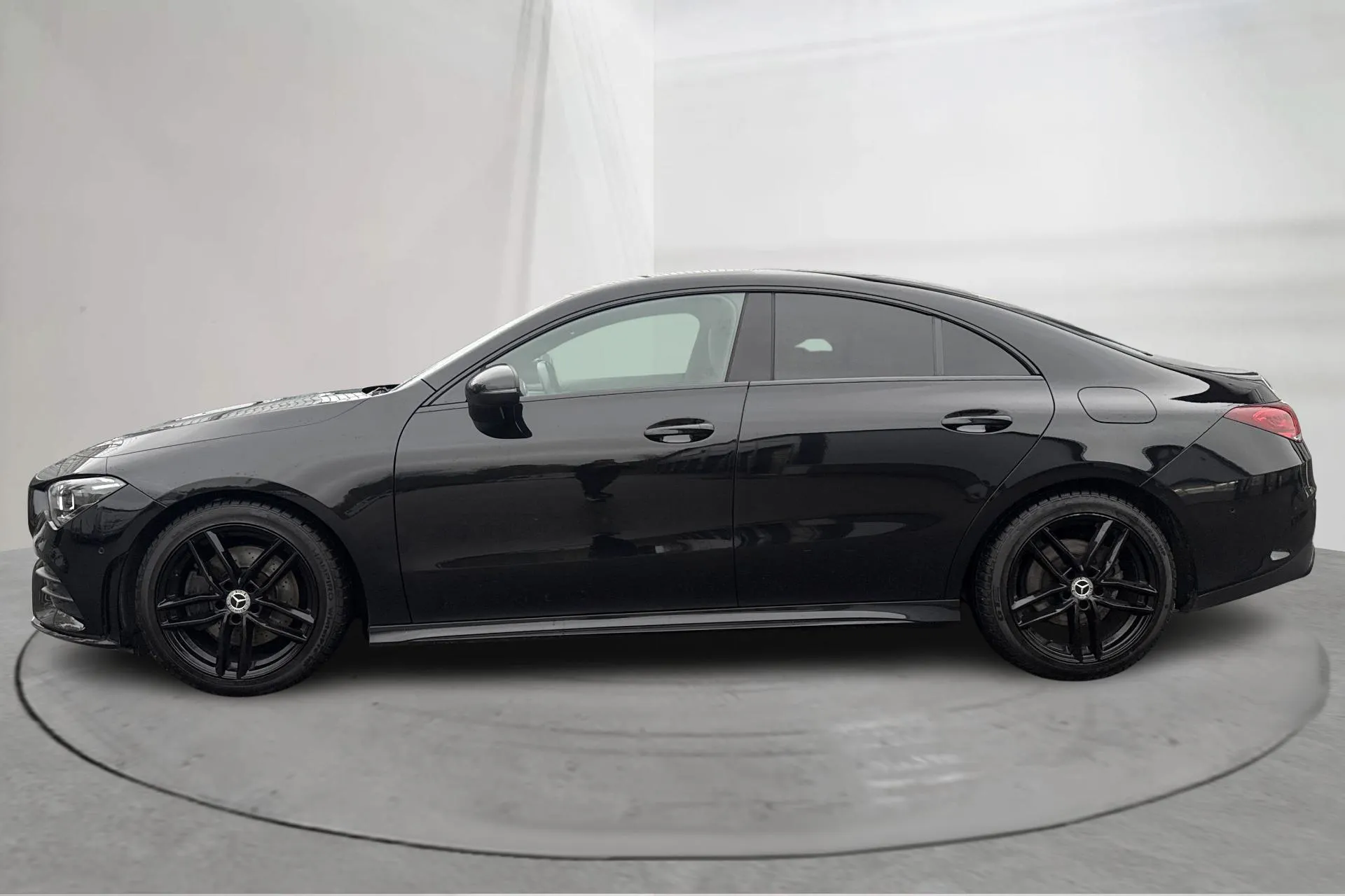Presentationsfoto 2 av 19: Mercedes CLA 200 Coupé C118 (163hk) - 3 999 mil - Automat - svart - 2022