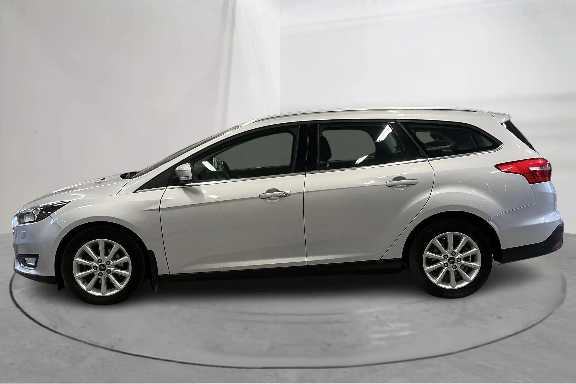 Presentationsfoto 2 av 16: Ford Focus 1.0 EcoBoost Kombi (125hk) - 4 176 mil - Automat - grå - 2018