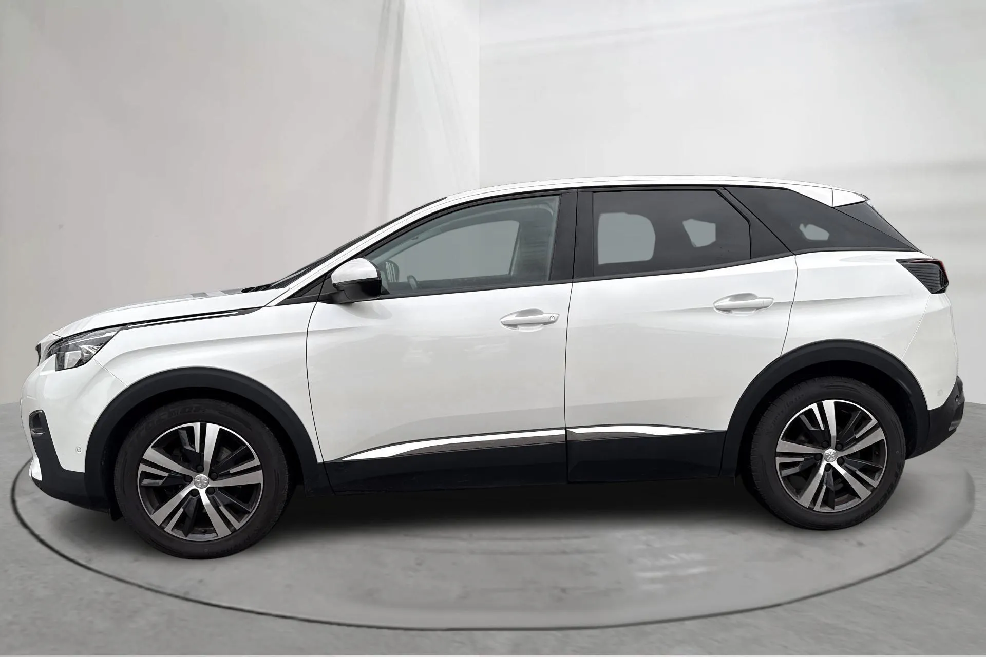 Presentationsfoto 2 av 17: Peugeot 3008 1.2 PureTech (130hk) - 12 668 mil - Automat - 2017