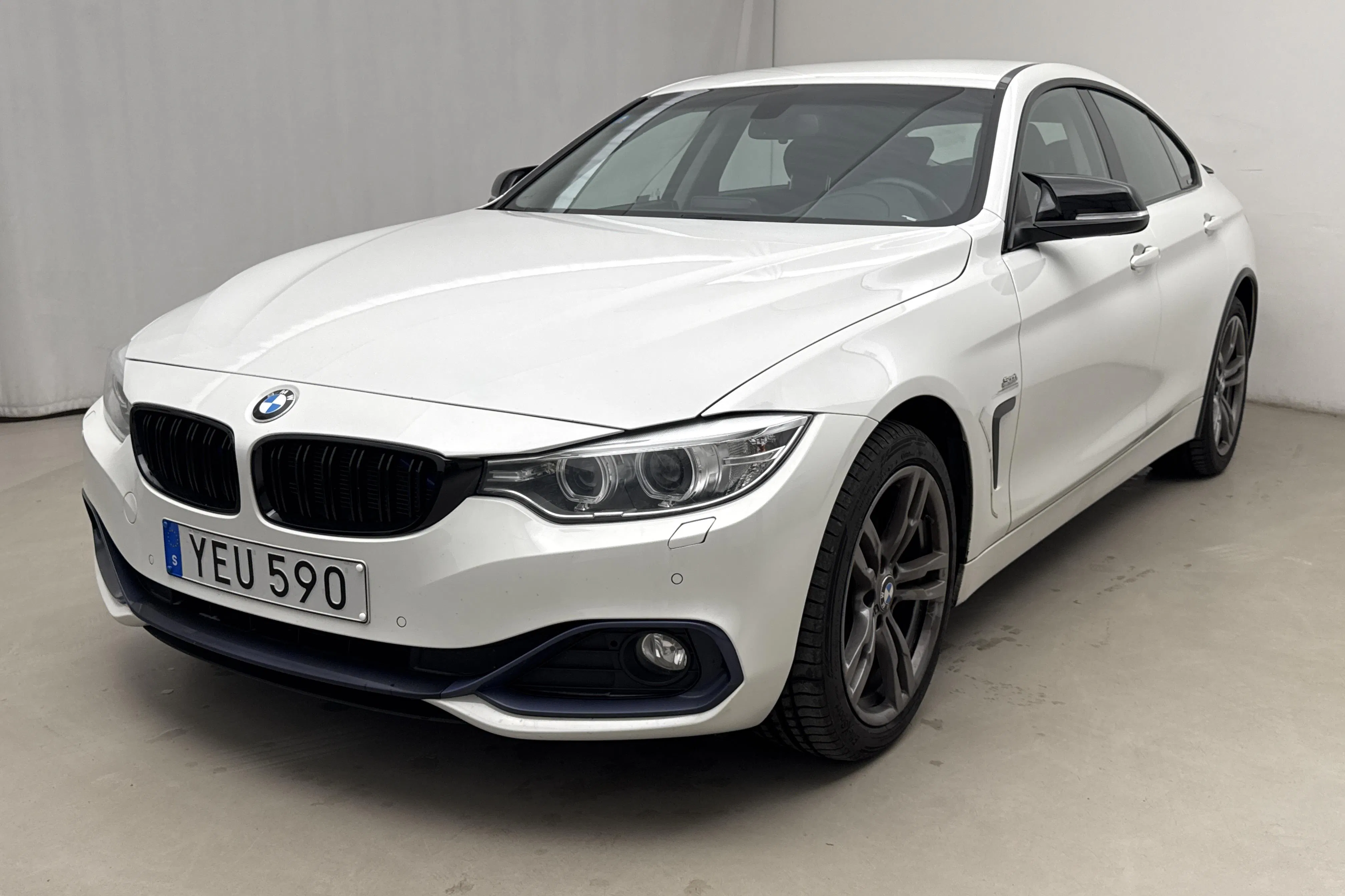 Presentationsfoto 1 av 13: BMW 420d xDrive Gran Coupé, F36 (190hk) - 10 730 mil - Automat - vit - 2016