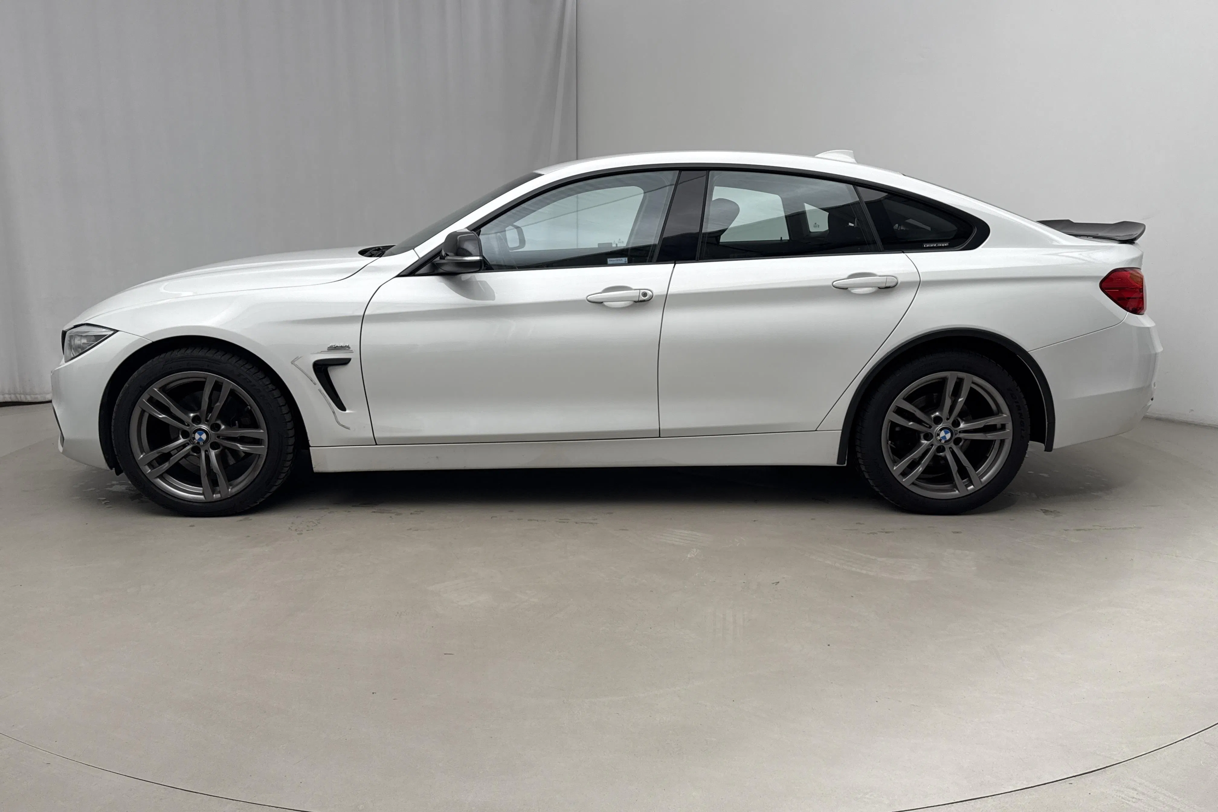 Presentationsfoto 2 av 13: BMW 420d xDrive Gran Coupé, F36 (190hk) - 10 730 mil - Automat - vit - 2016
