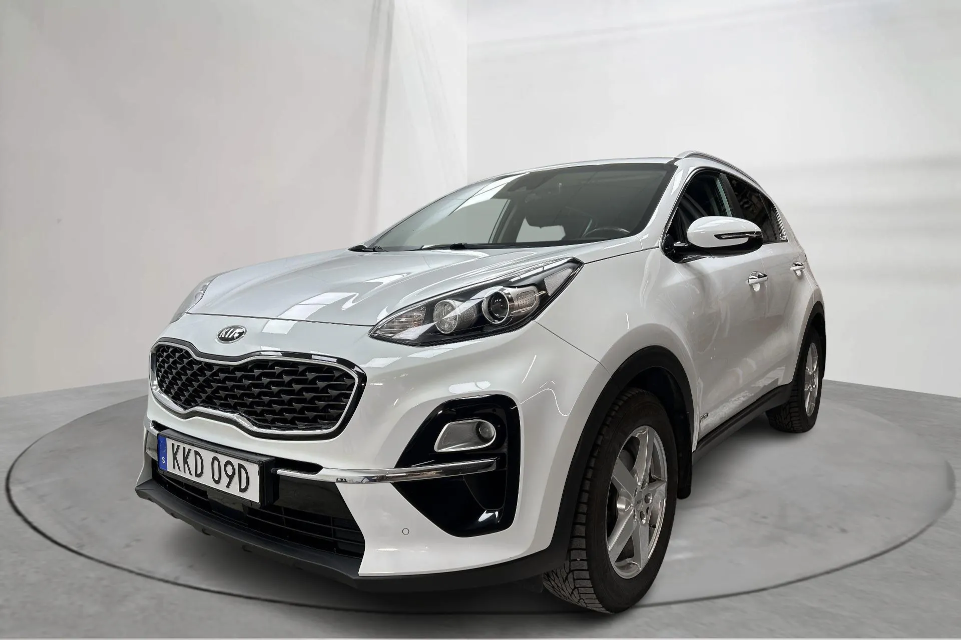 Presentationsfoto 1 av 16: KIA Sportage 1.6 T-GDI AWD (177hk) - 11 547 mil - Manuell - vit - 2020