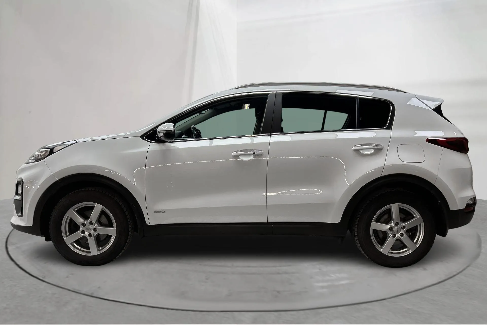 Presentationsfoto 2 av 16: KIA Sportage 1.6 T-GDI AWD (177hk) - 11 547 mil - Manuell - vit - 2020