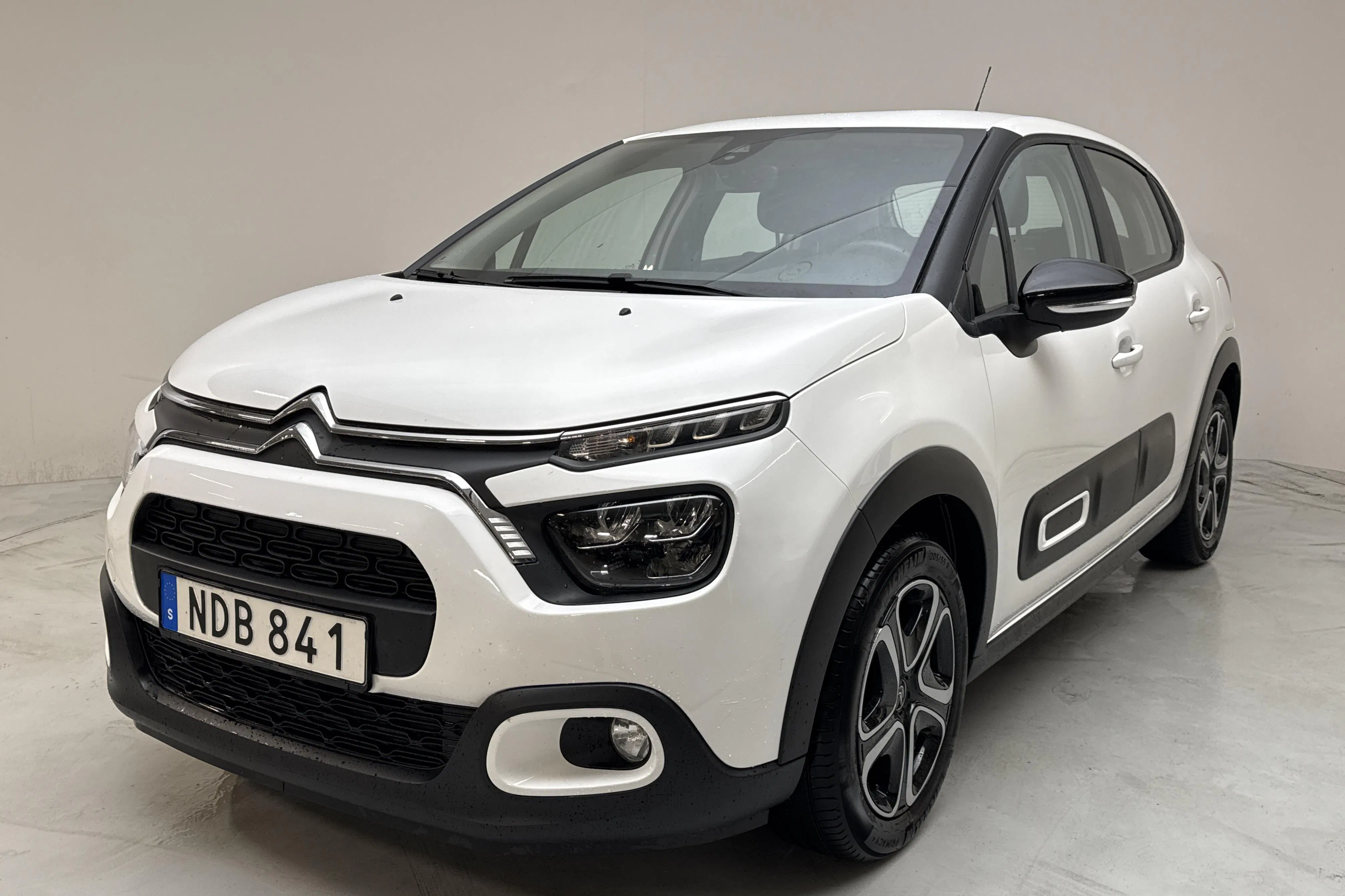 Presentation photo 1 of 12: Citroën C3 PureTech (82hk) - 33 430 km - Manual - white - 2021