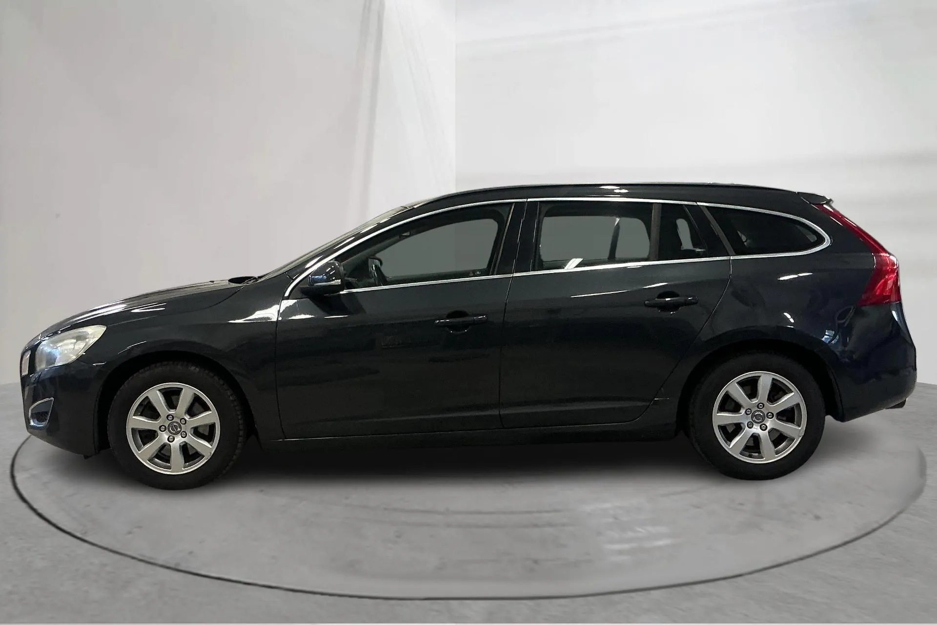 Presentationsfoto 2 av 13: Volvo V60 T4 (180hk) - 18 187 mil - Manuell - grå - 2011