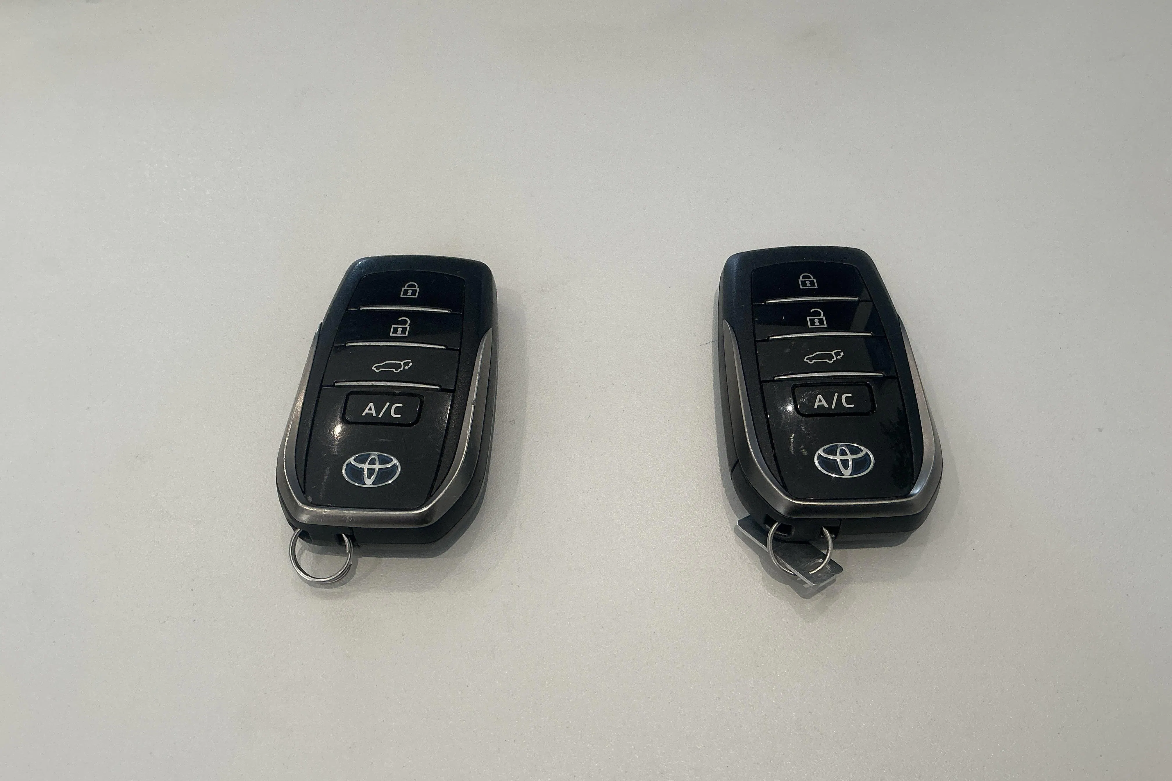 Presentation photo 20 of 20: Toyota RAV4 2.5 Plug-in Hybrid AWDi (306hk) - 156 920 km - Automatic - white - 2021