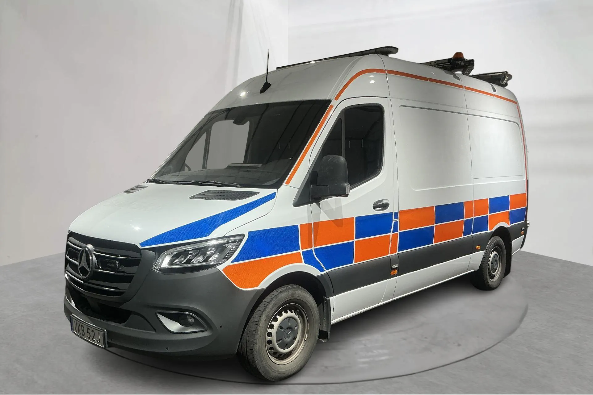 Presentationsfoto 1 av 16: Mercedes Sprinter 319 CDI Skåp RWD (190hk) - 9 039 mil - Automat - vit - 2023