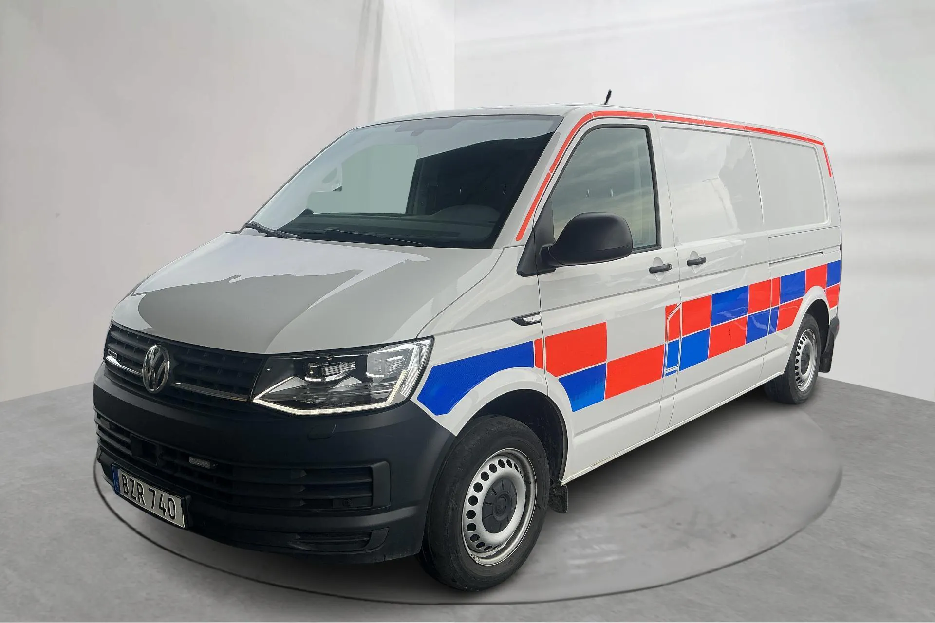 Presentationsfoto 1 av 17: VW Transporter T6 2.0 TDI BMT Skåp 4MOTION (150hk) - 12 126 mil - Automat - vit - 2017