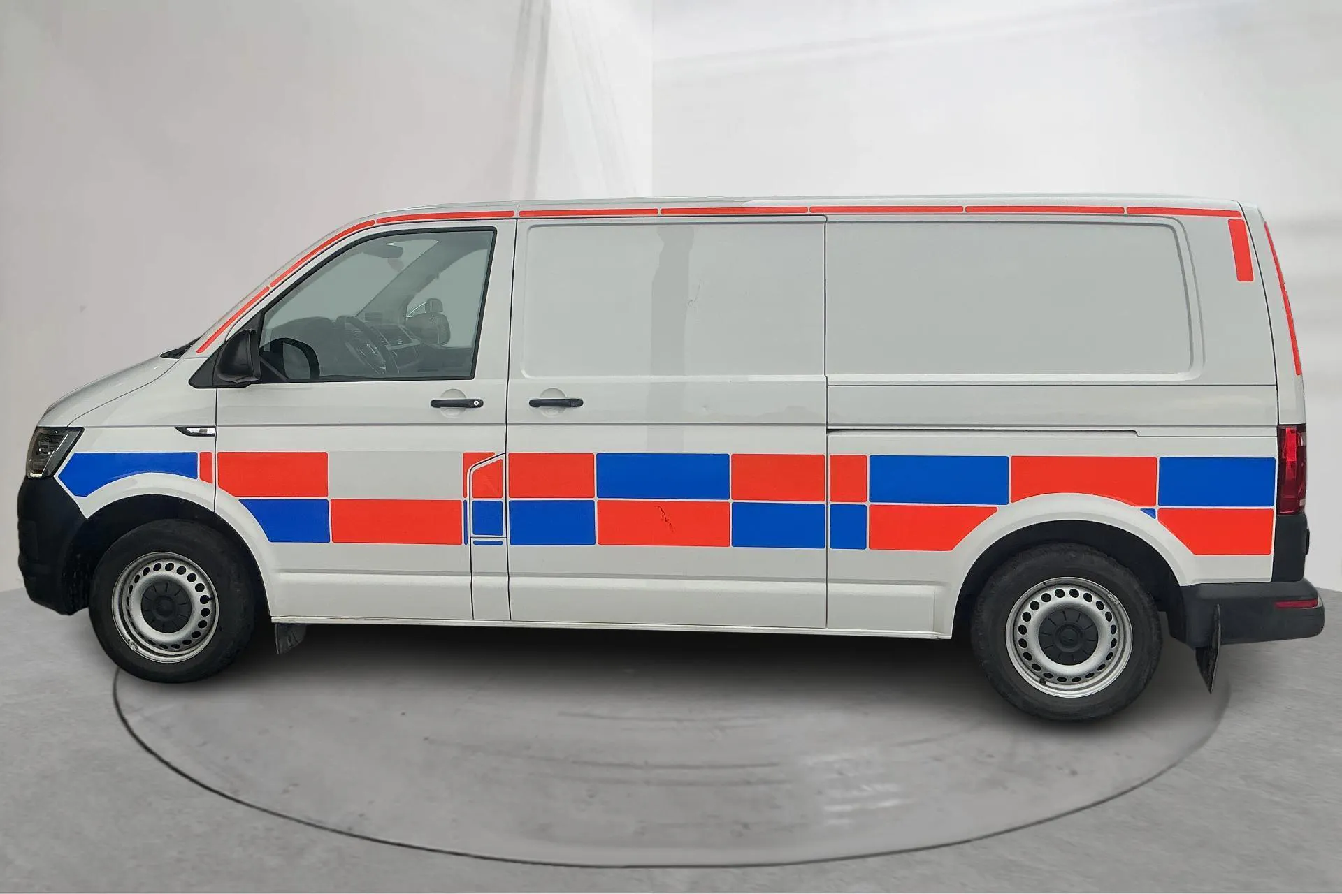 Presentationsfoto 2 av 17: VW Transporter T6 2.0 TDI BMT Skåp 4MOTION (150hk) - 12 126 mil - Automat - vit - 2017
