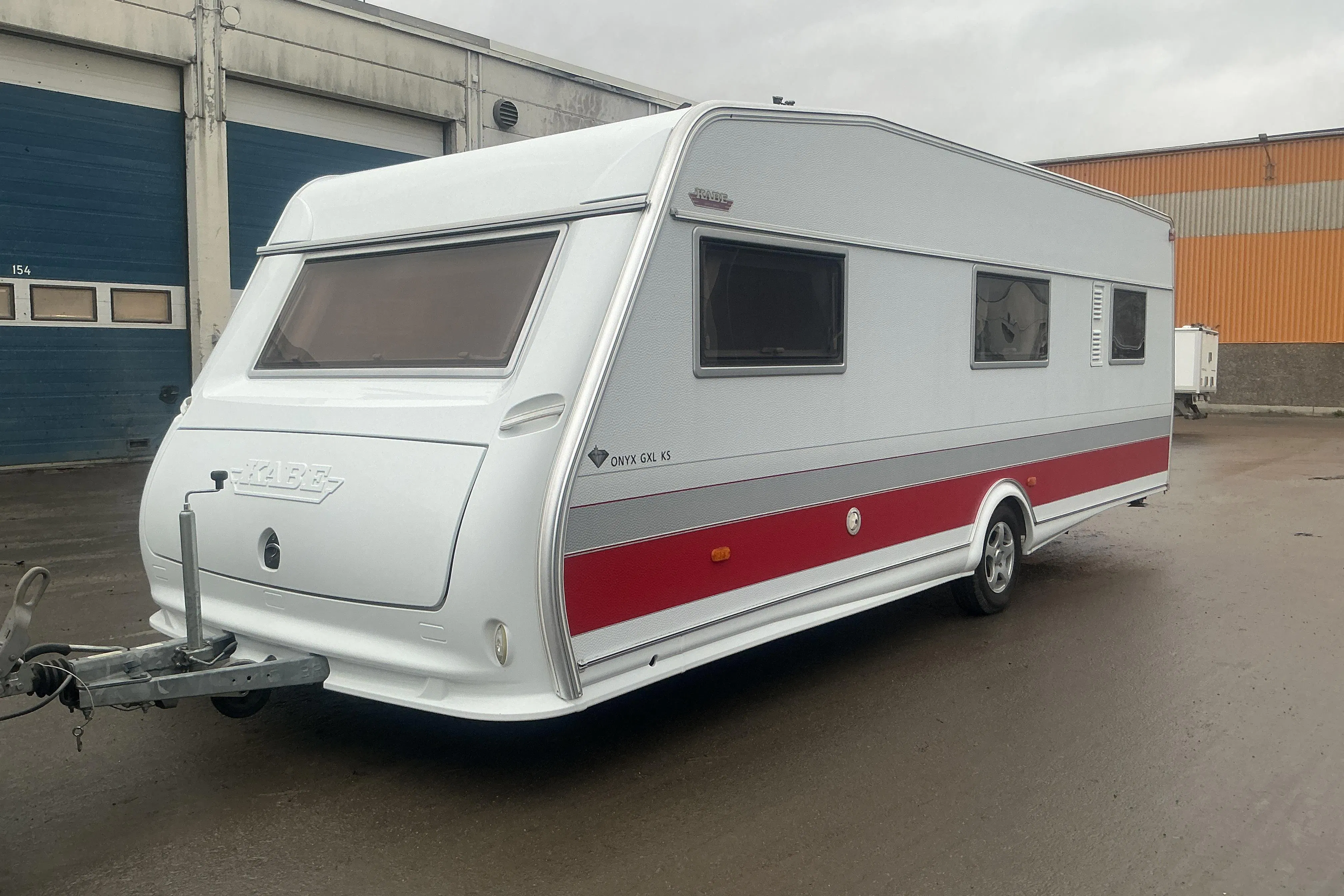 Presentation photo 1 of 42: KABE ONYX GXL KS Husvagn med AC hagelskadat tak - 0 km - white - 2009