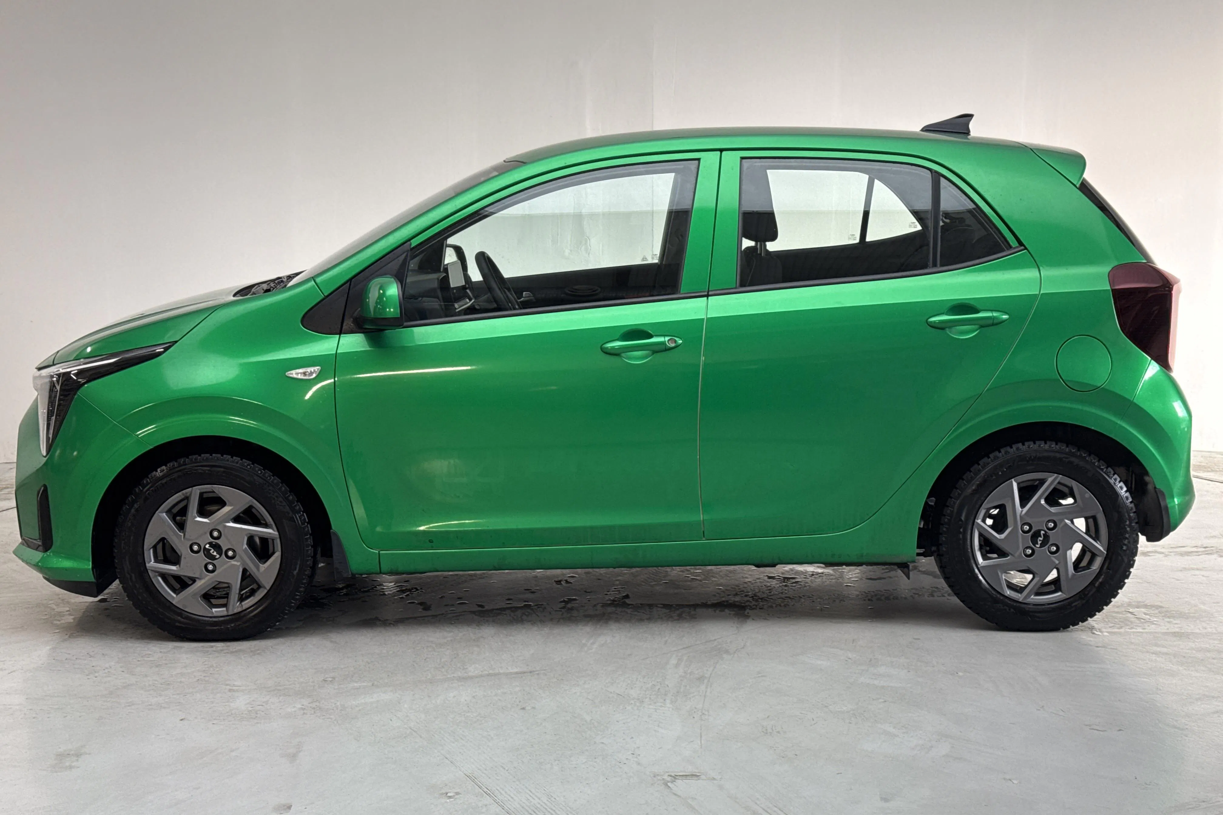Presentationsfoto 2 av 13: KIA Picanto 1.0 (67hk) - 1 284 mil - Automat - vit - 2025