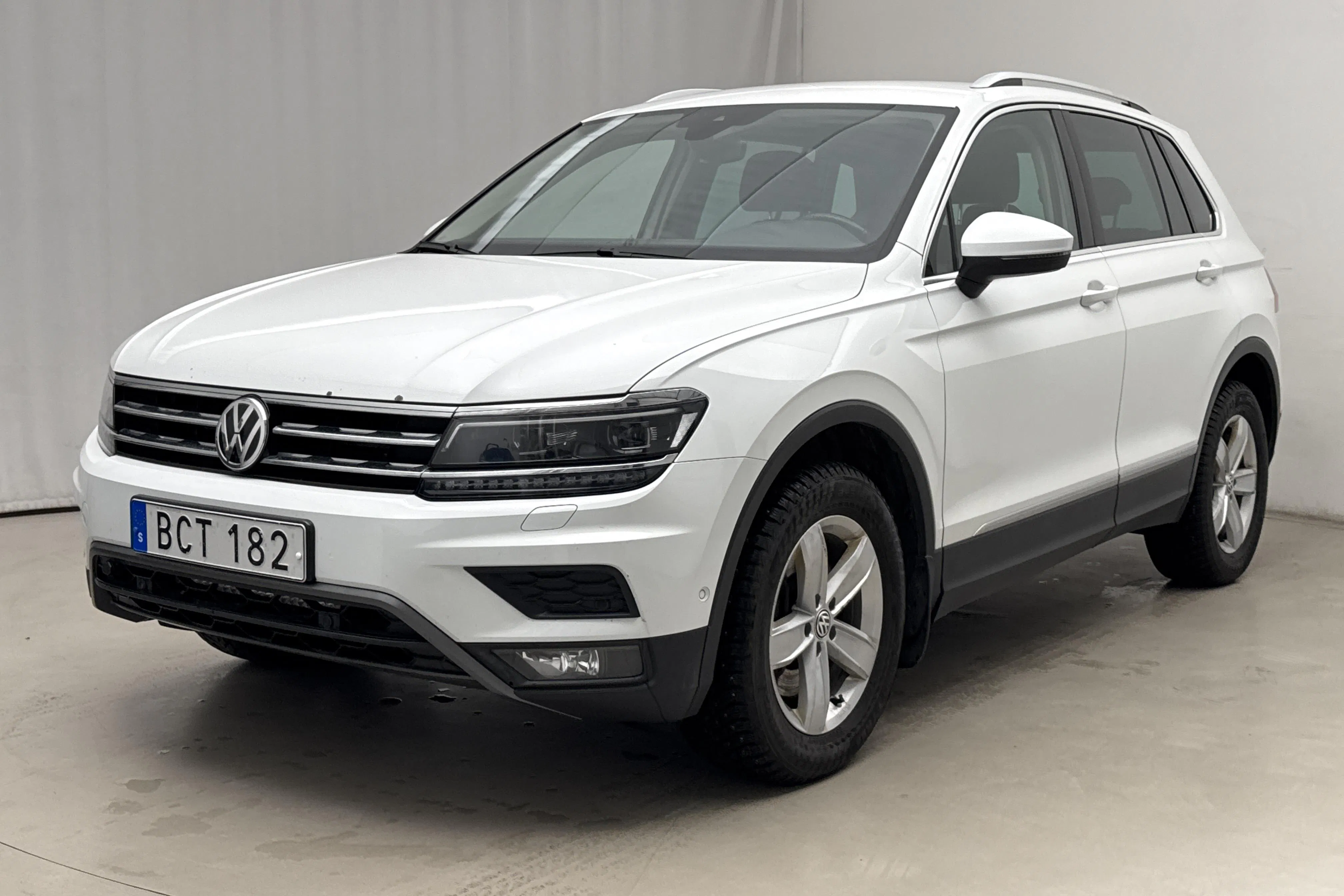 Presentationsfoto 1 av 18: VW Tiguan 2.0 TDI 4MOTION (190hk) - 17 125 mil - Automat - vit - 2018