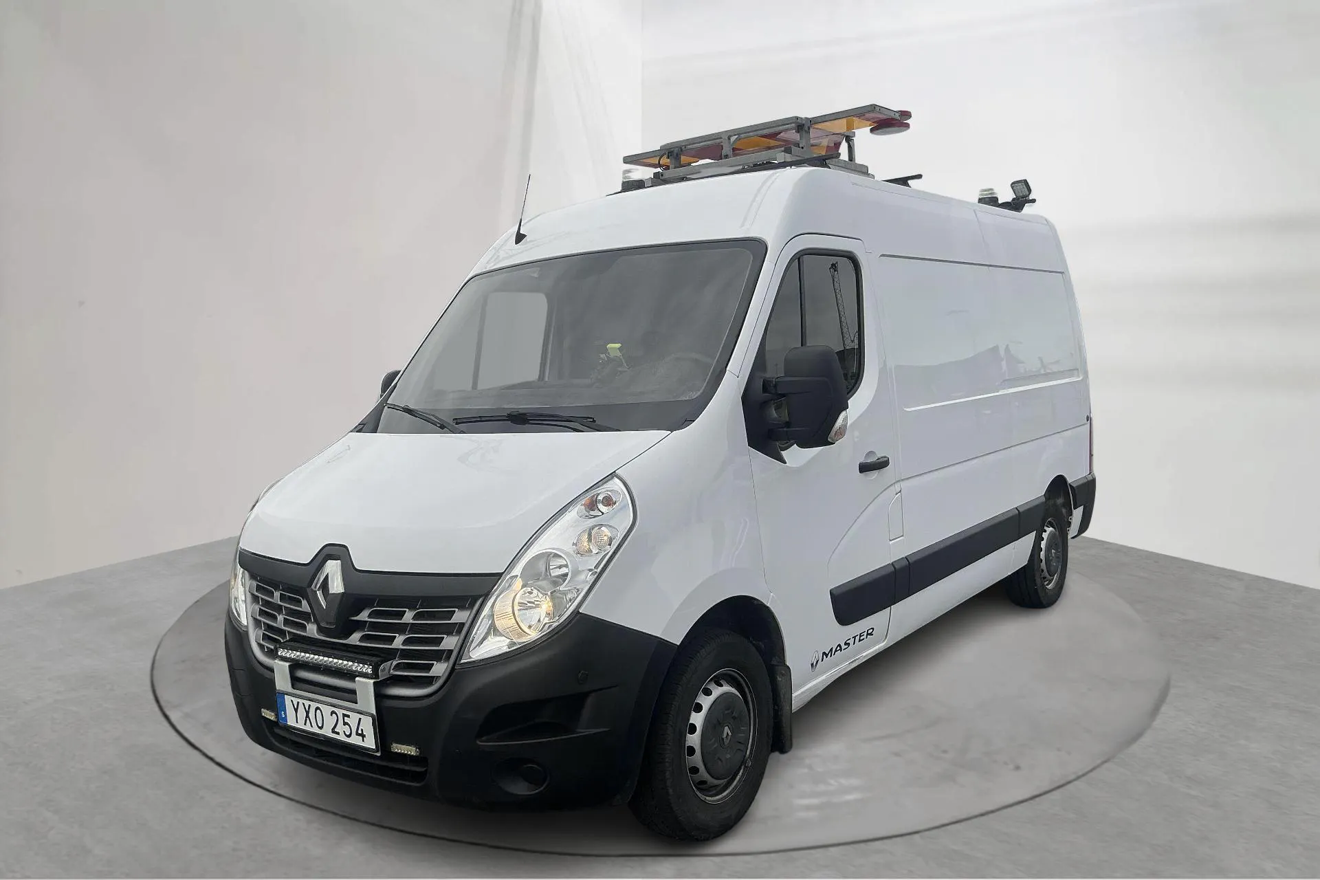 Presentation photo 1 of 14: Renault Master 2.3 dCi FAP 2WD (170hk) - 131 250 km - Automatic - white - 2019
