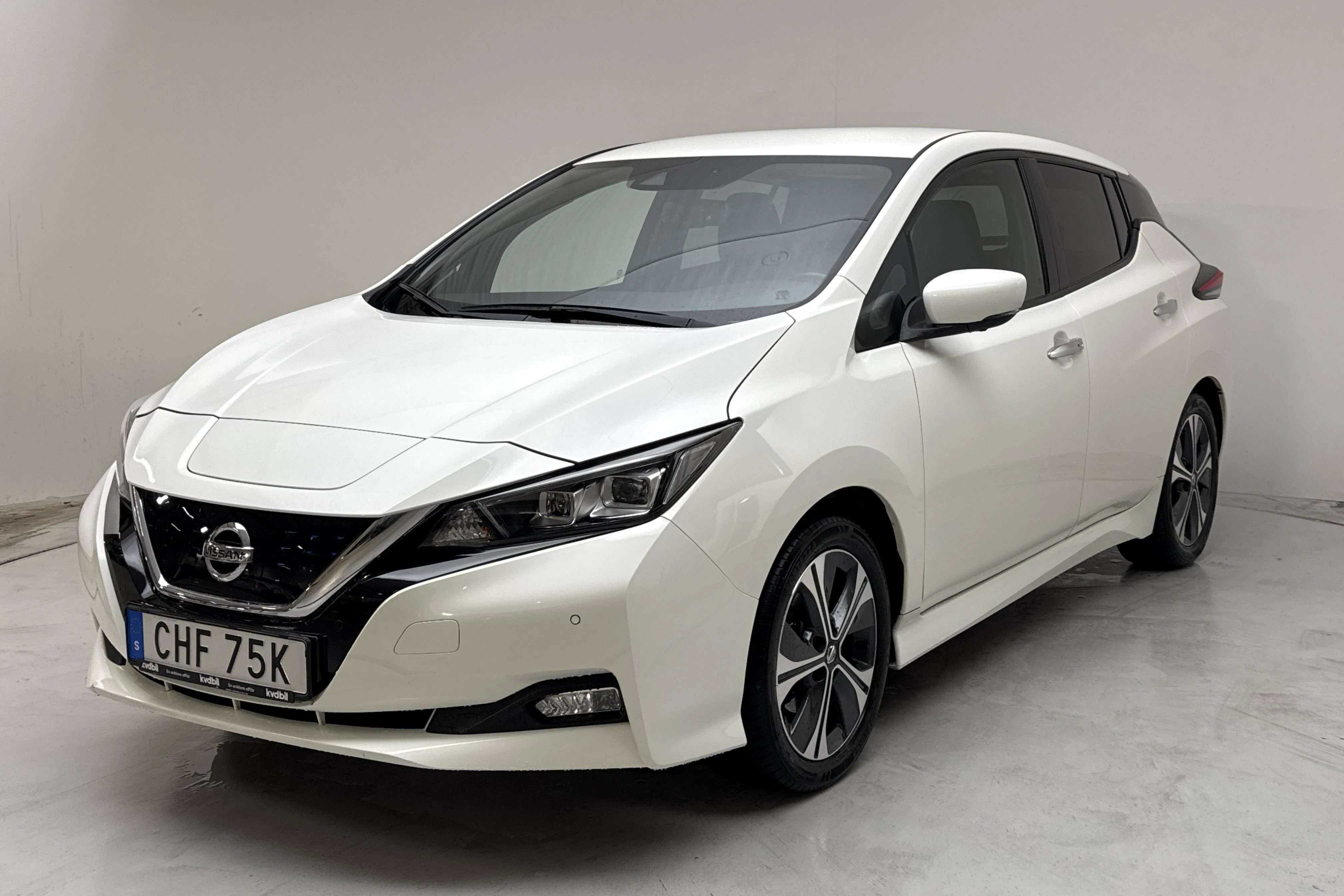 Presentation photo 1 of 16: Nissan LEAF 5dr 40kWh (150hk) - 162 640 km - Automatic - white - 2021