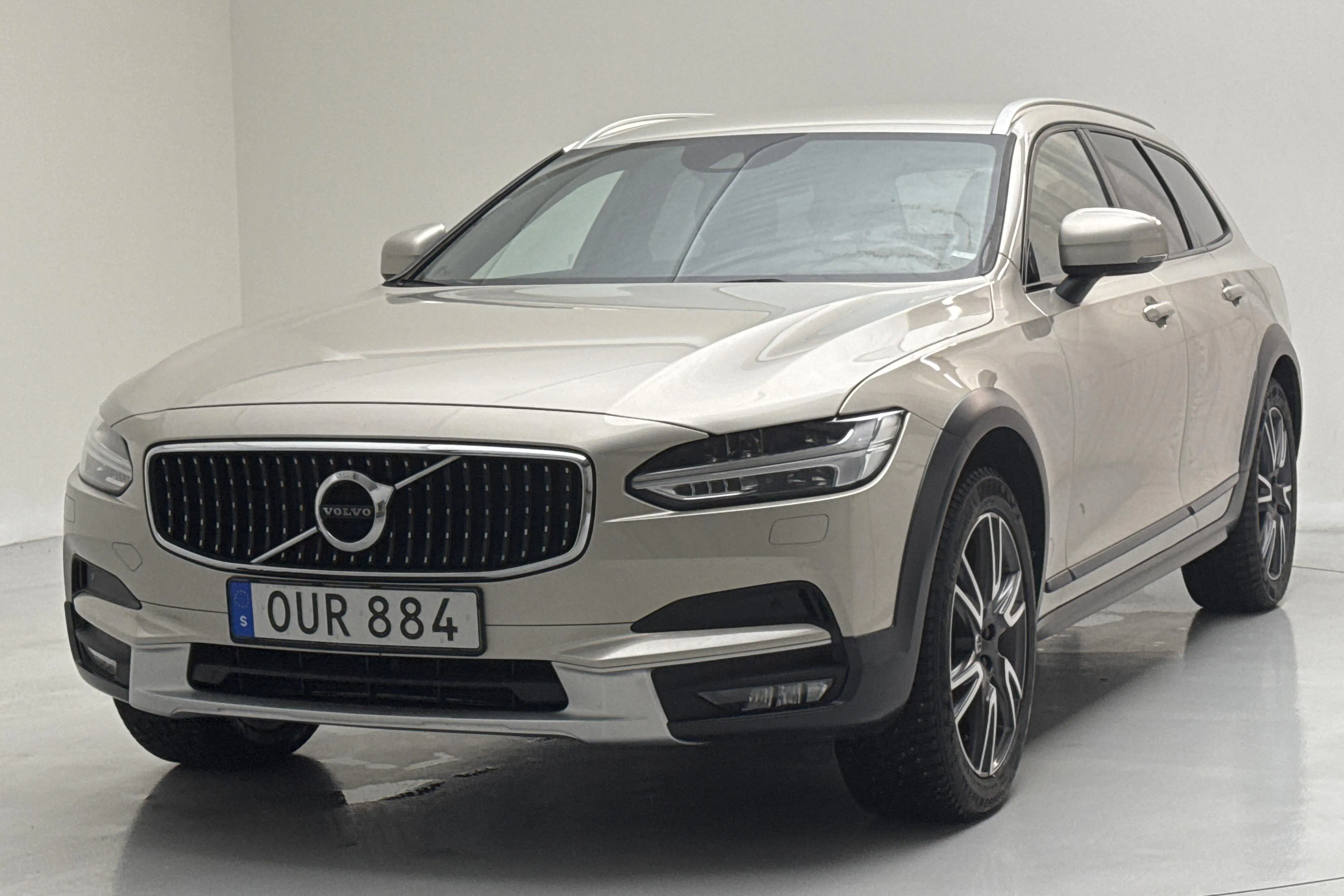 Presentation photo 1 of 16: Volvo V90 D4 Cross Country AWD (190hk) - 261 590 km - Automatic - light brown - 2018
