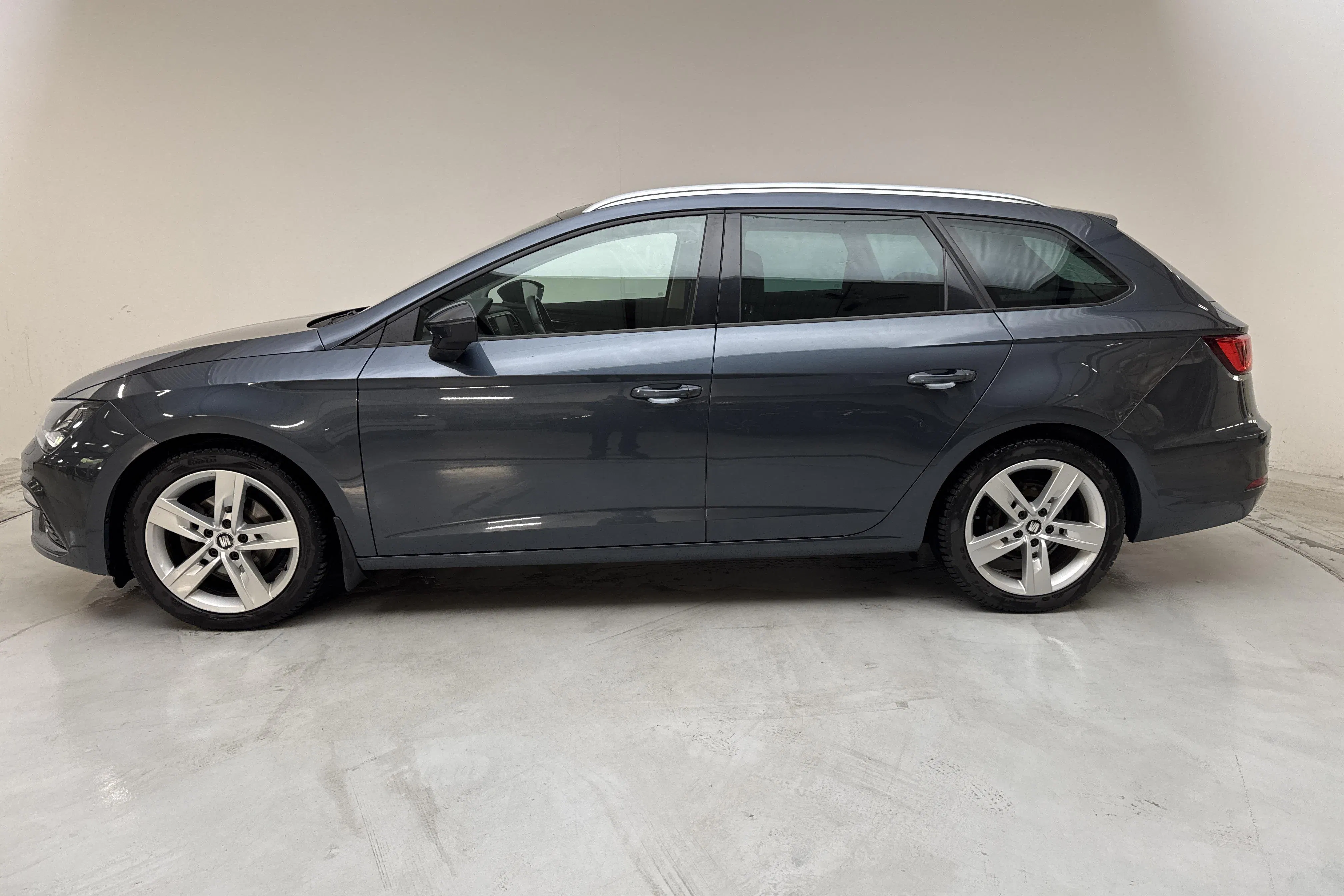 Presentationsfoto 2 av 14: Seat Leon 1.5 TSI ST (150hk) - 12 368 mil - Manuell - grå - 2020