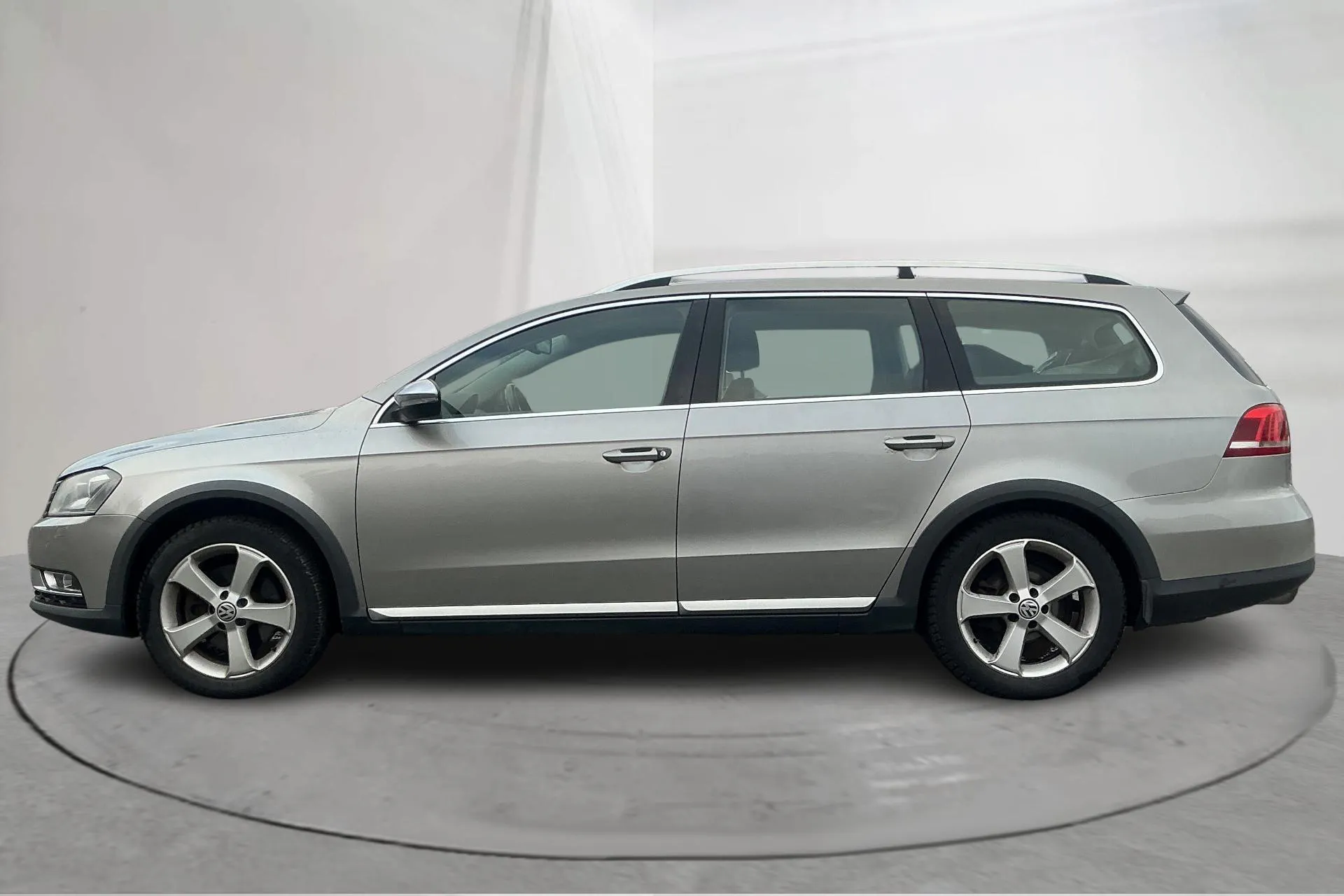 Presentationsfoto 2 av 15: VW Passat Alltrack 2.0 TDI BlueMotion Technology 4Motion (177hk) - 25 567 mil - Automat - silver - 2013