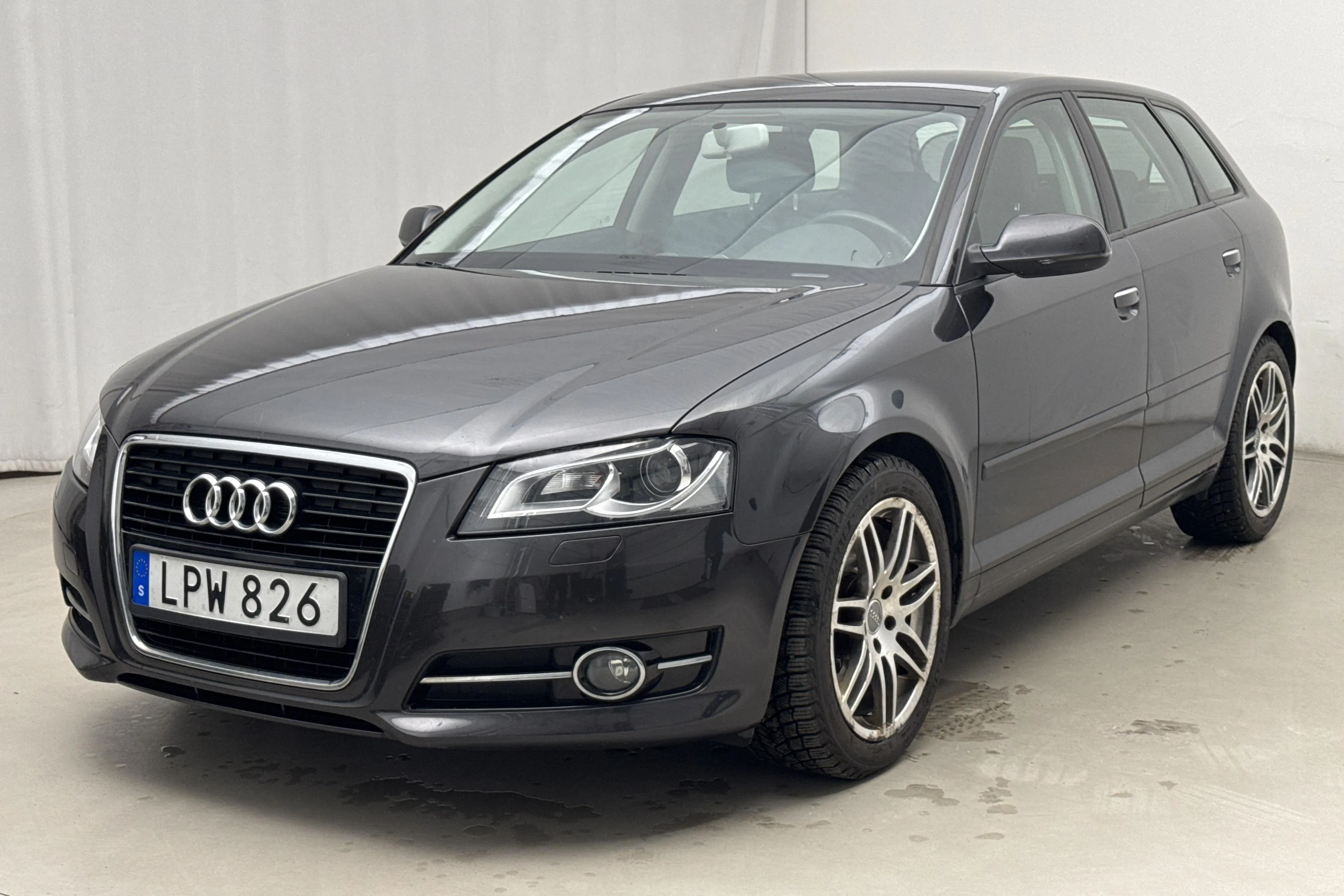 Presentationsfoto 1 av 15: Audi A3 2.0 TDI Sportback (140hk) - 10 916 mil - Manuell - grå - 2011
