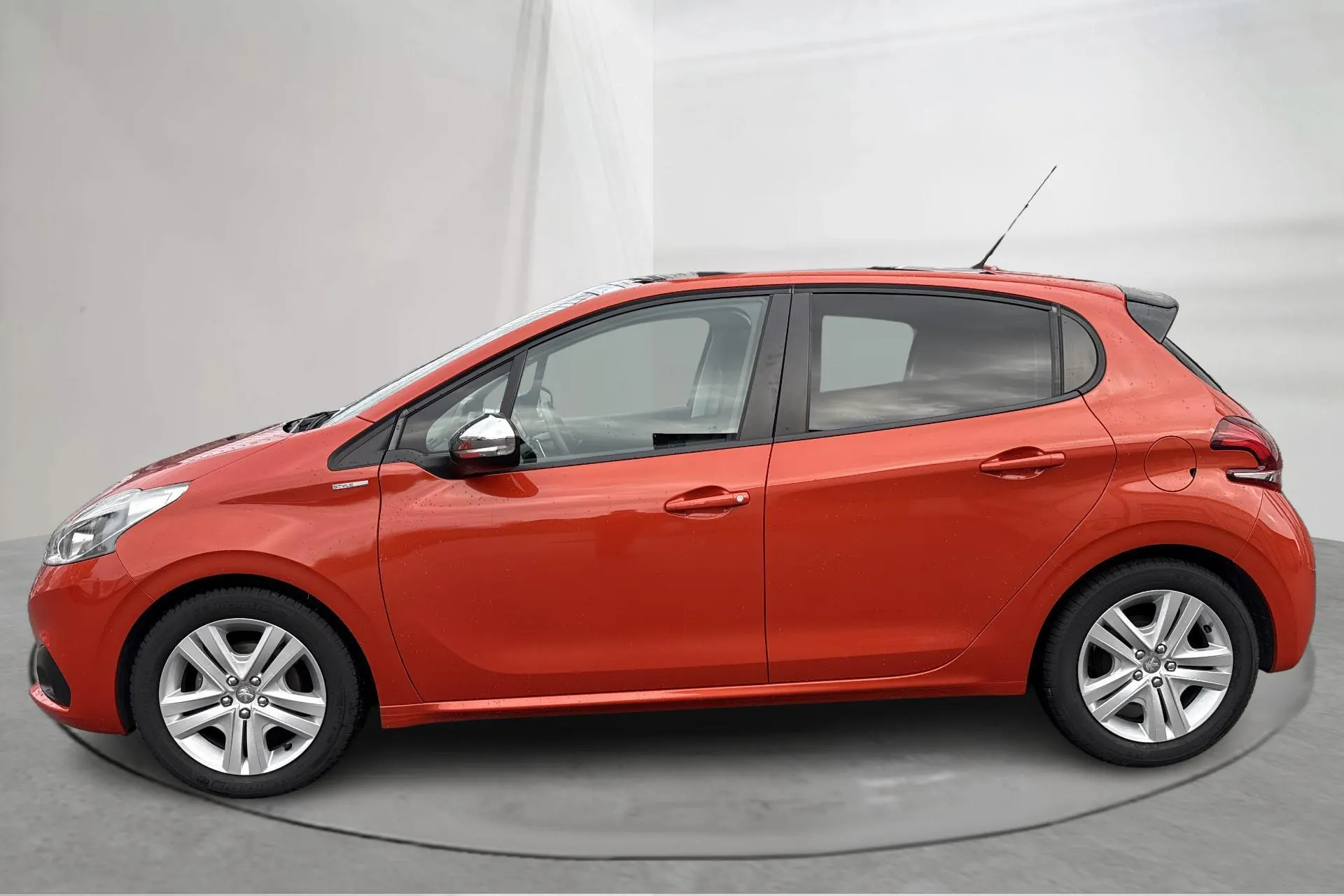 Presentationsfoto 2 av 16: Peugeot 208 PureTech 5dr (82hk) - 6 302 mil - Automat - 2017