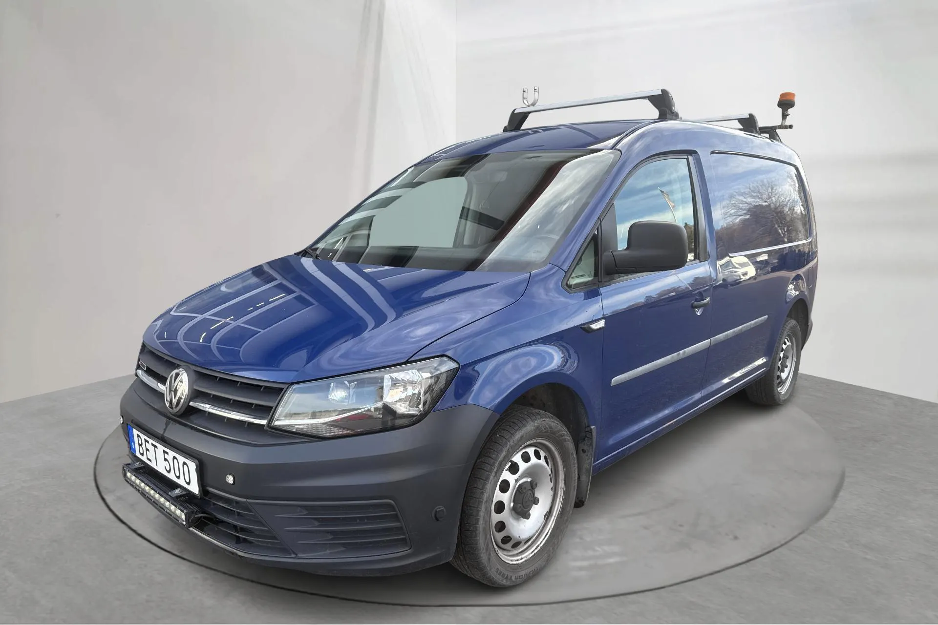 Presentationsfoto 1 av 16: VW Caddy 2.0 TDI Maxi Skåp 4MOTION (122hk) - 12 892 mil - Manuell - blå - 2017