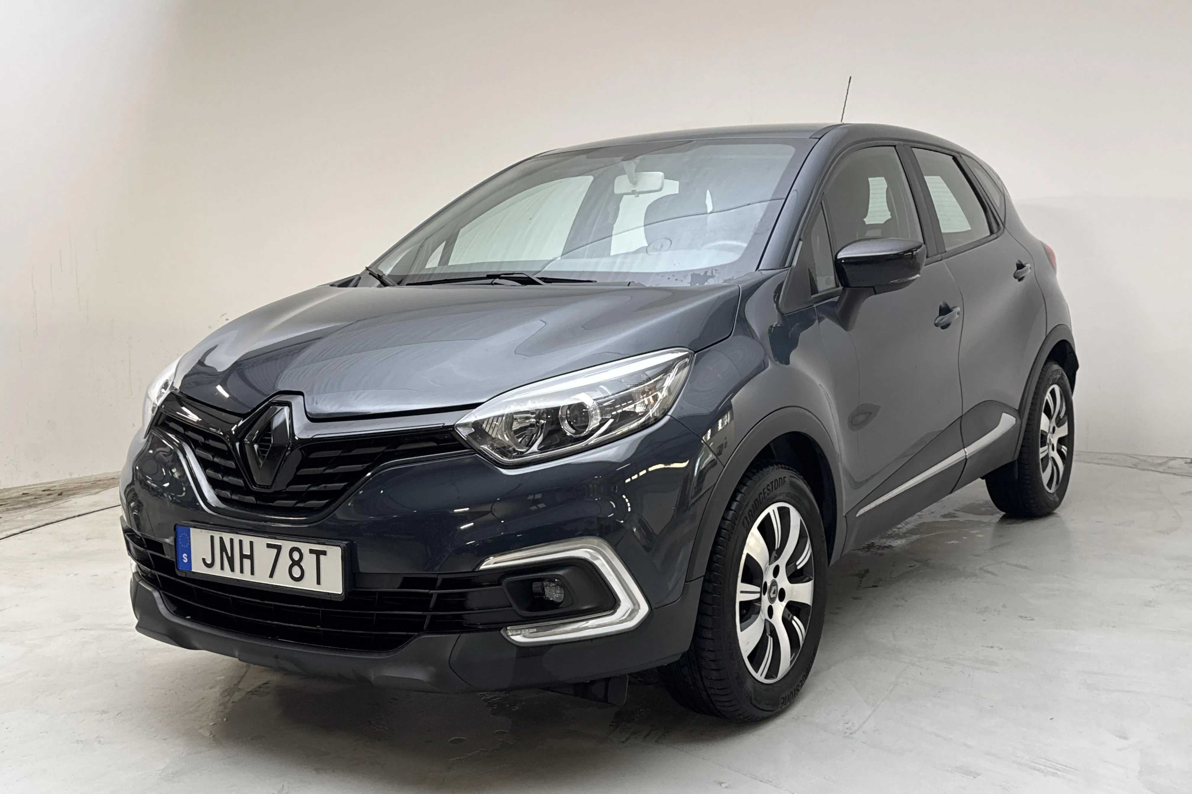 Presentationsfoto 1 av 12: Renault Captur 0.9 TCe (90hk) - 3 186 mil - Manuell - blå - 2019