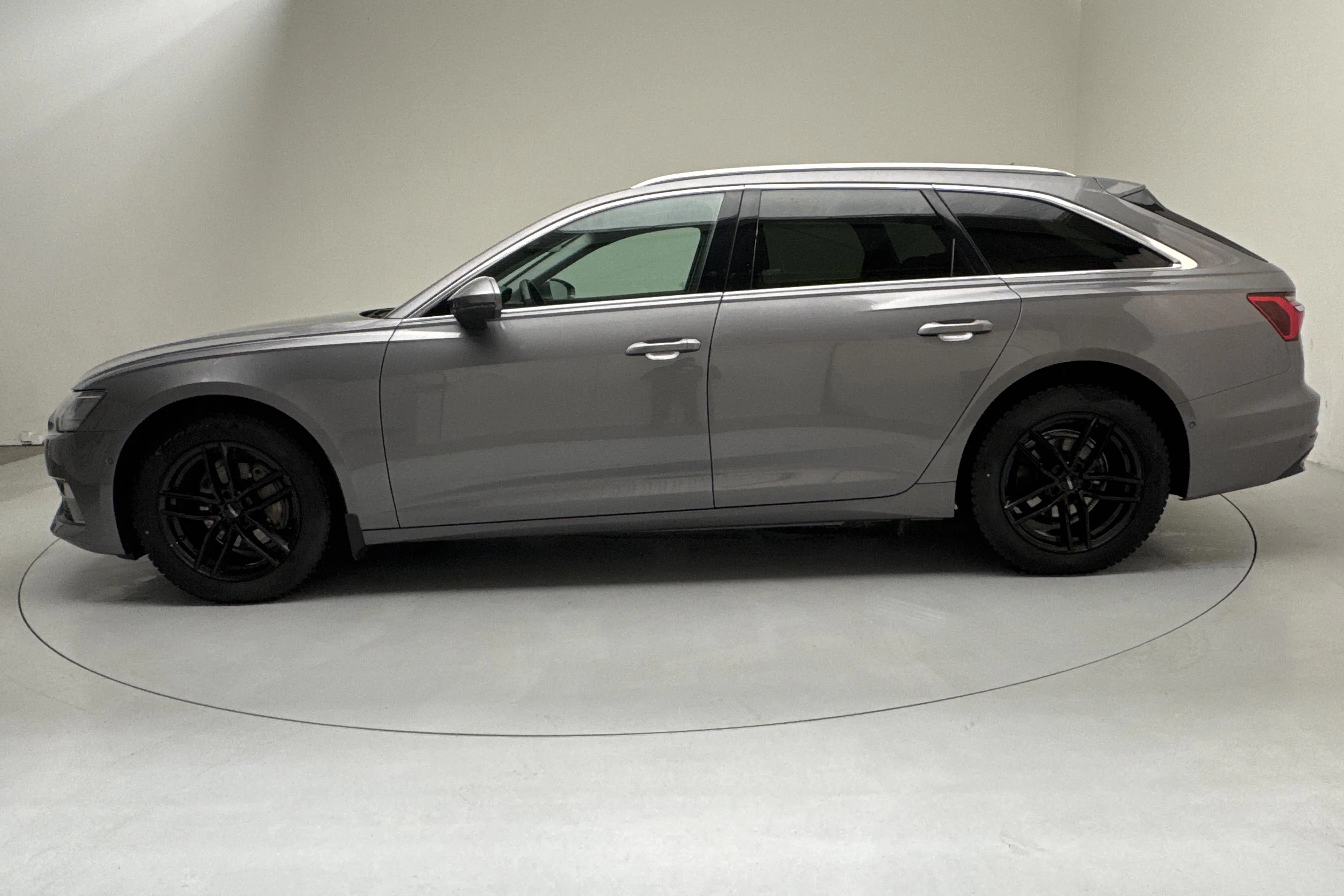 Presentationsfoto 2 av 14: Audi A6 Avant 40 TDI quattro (204hk) - 11 289 mil - Automat - grå - 2021