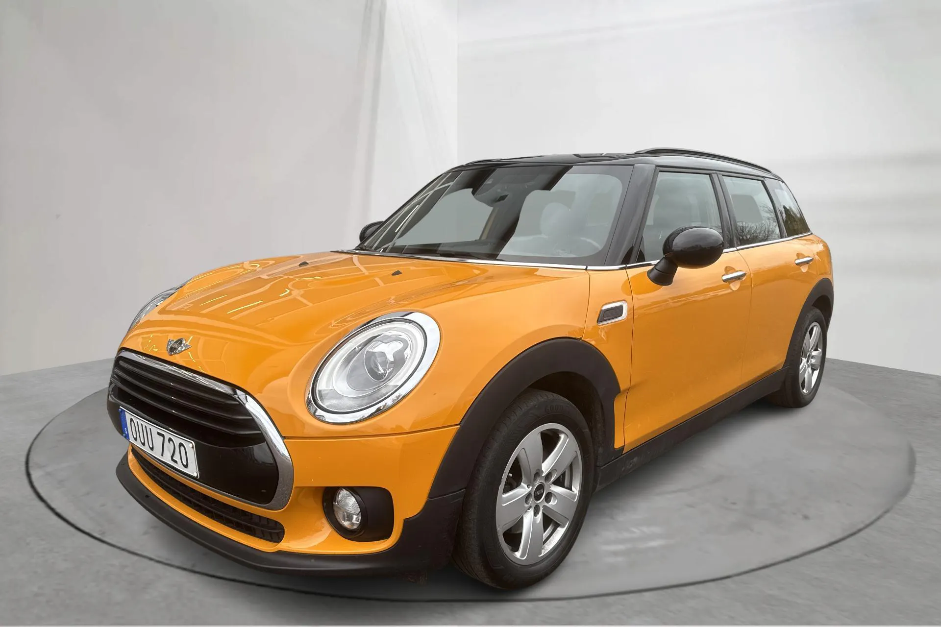 Presentationsfoto 1 av 15: MINI Cooper D 2.0 Clubman, F54 (150hk) - 10 259 mil - Manuell - orange - 2016