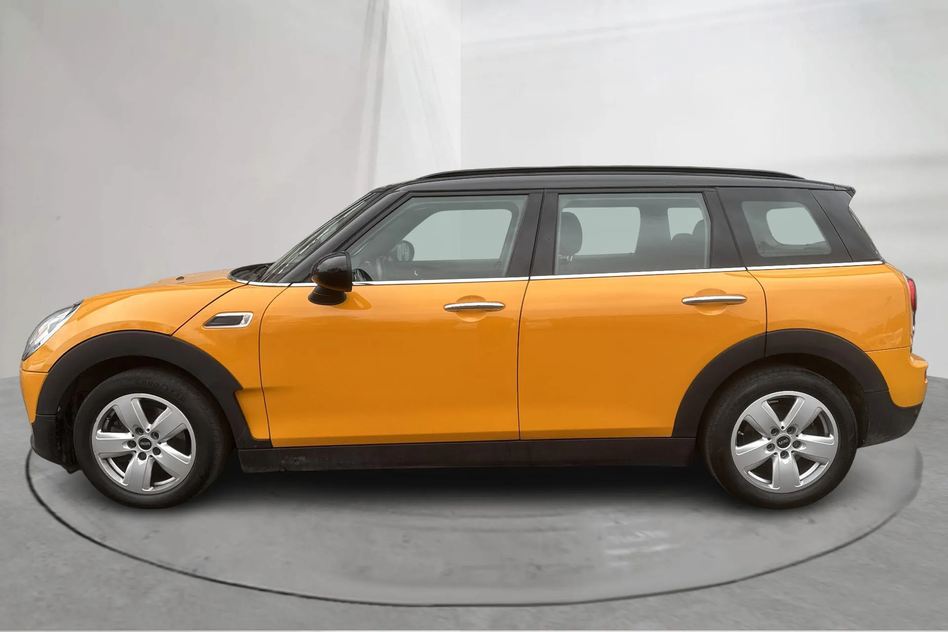 Presentationsfoto 2 av 15: MINI Cooper D 2.0 Clubman, F54 (150hk) - 10 259 mil - Manuell - orange - 2016