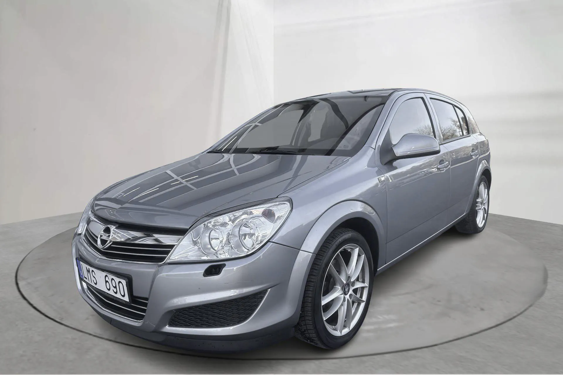 Presentationsfoto 1 av 14: Opel Astra 1.6 5dr (115hk) - 7 861 mil - Manuell - grå - 2010