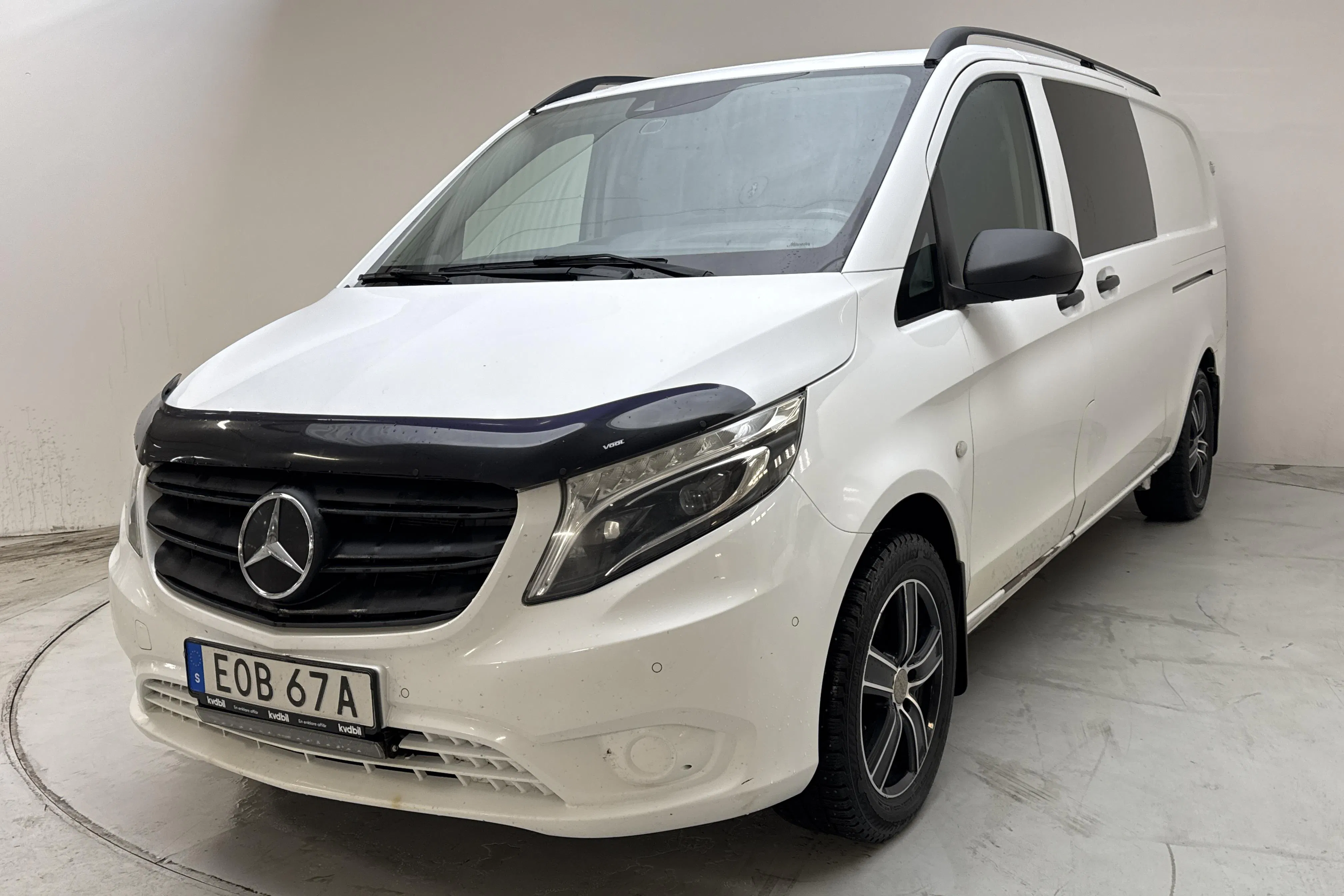 Presentationsfoto 1 av 15: Mercedes Vito Mixto 119 CDI 4MATIC W447 (190hk) - 25 970 mil - Automat - vit - 2022