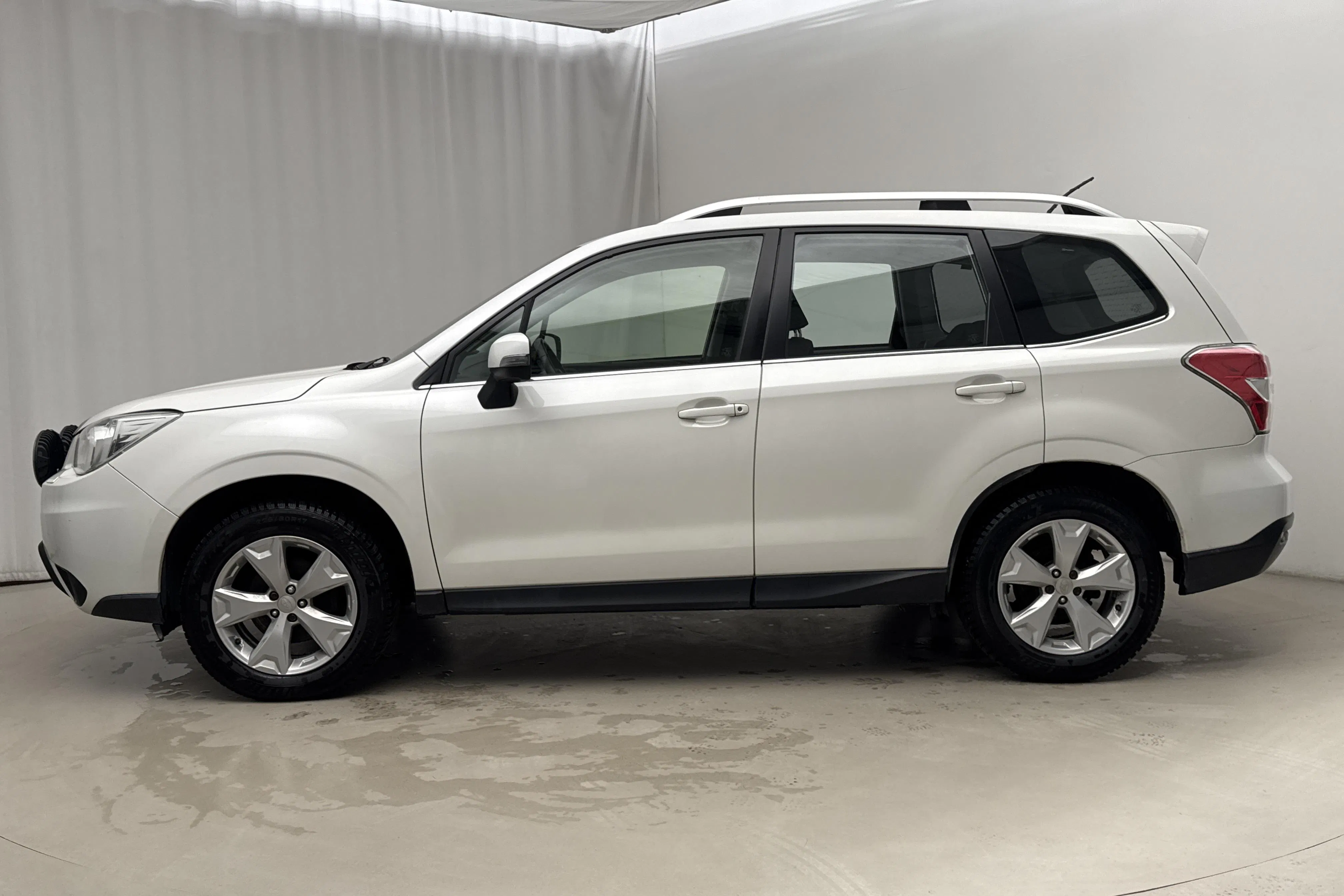 Presentationsfoto 2 av 16: Subaru Forester 2.0 (150hk) - 20 871 mil - Automat - vit - 2015