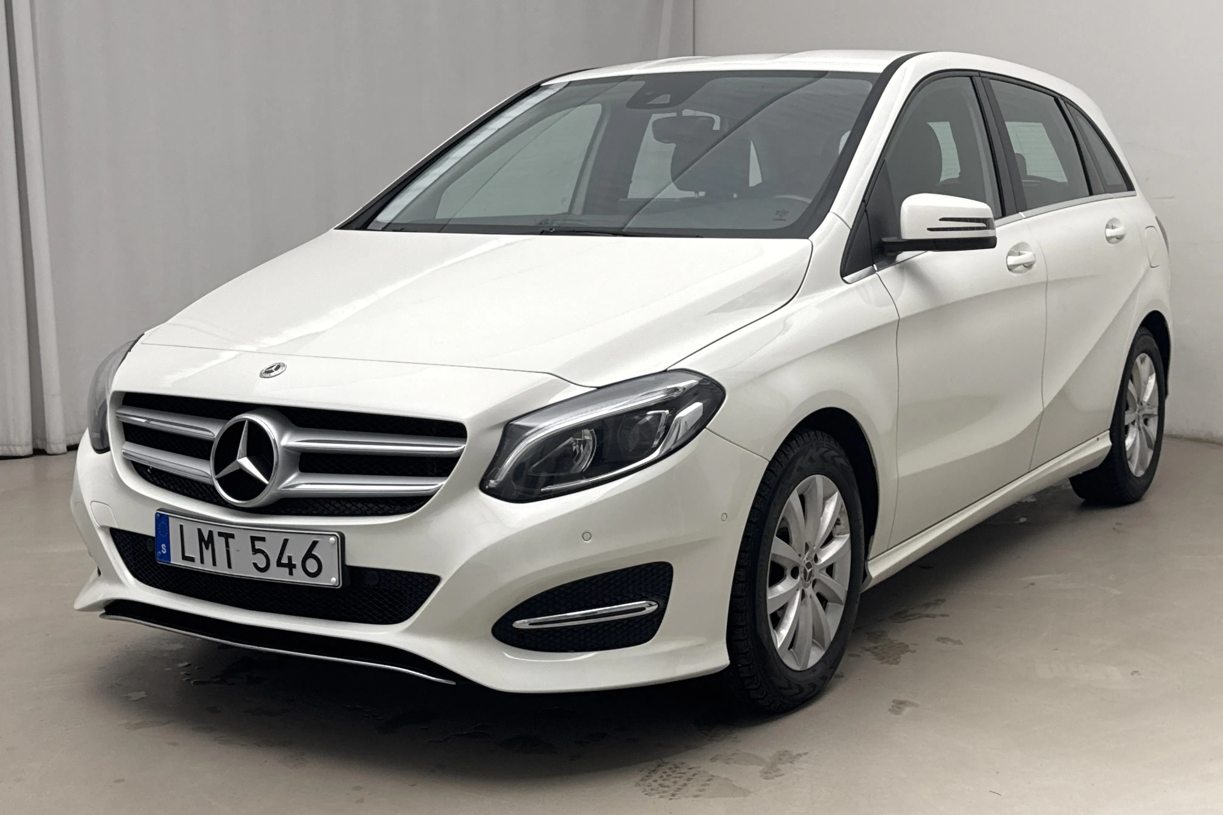 Presentationsfoto 1 av 17: Mercedes B 180 d W246 (109hk) - 15 439 mil - Automat - vit - 2018