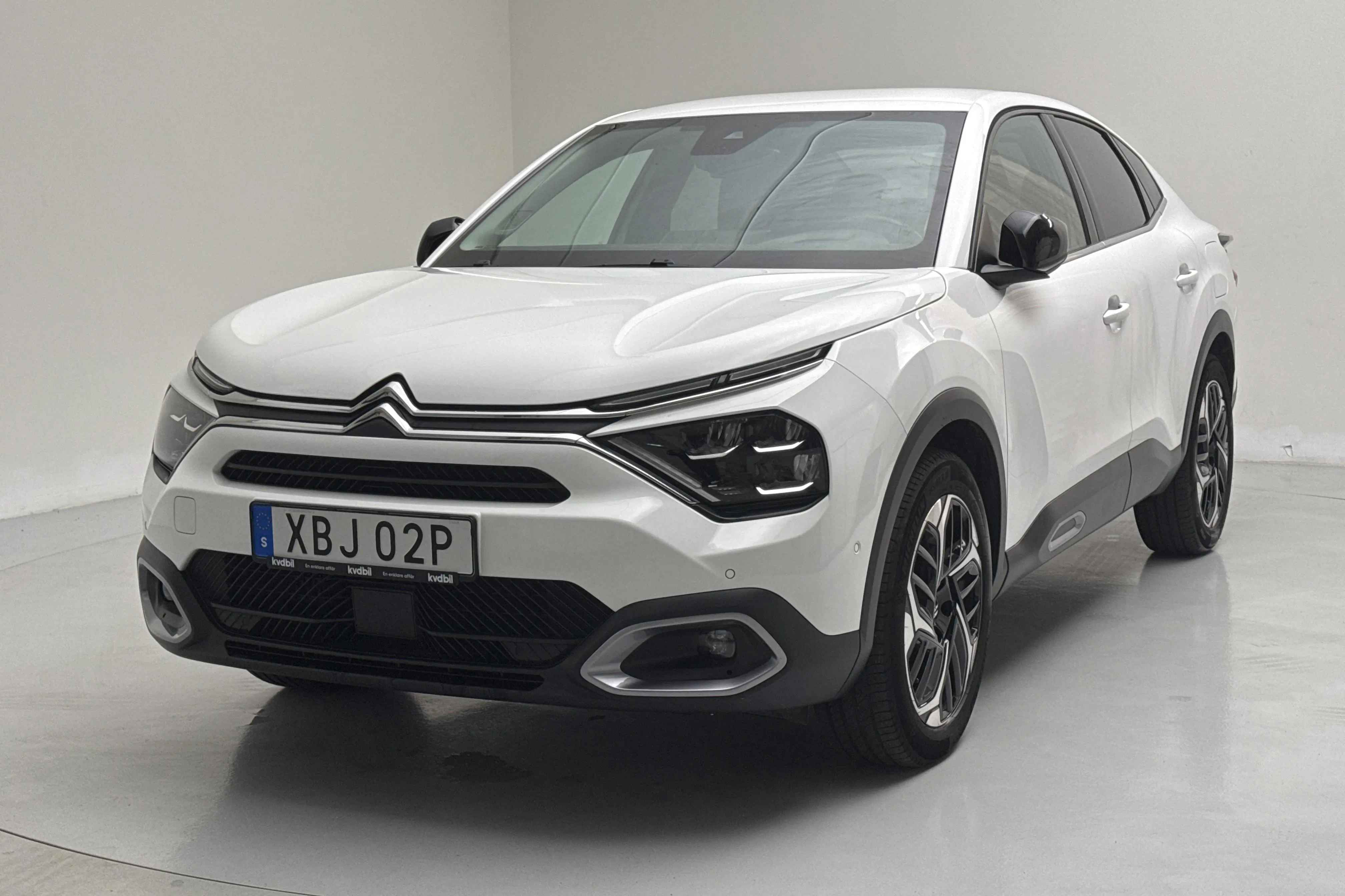 Presentation photo 1 of 12: Citroën C4 X 1.2 PureTech (130hk) - 33 390 km - Automatic - white - 2023