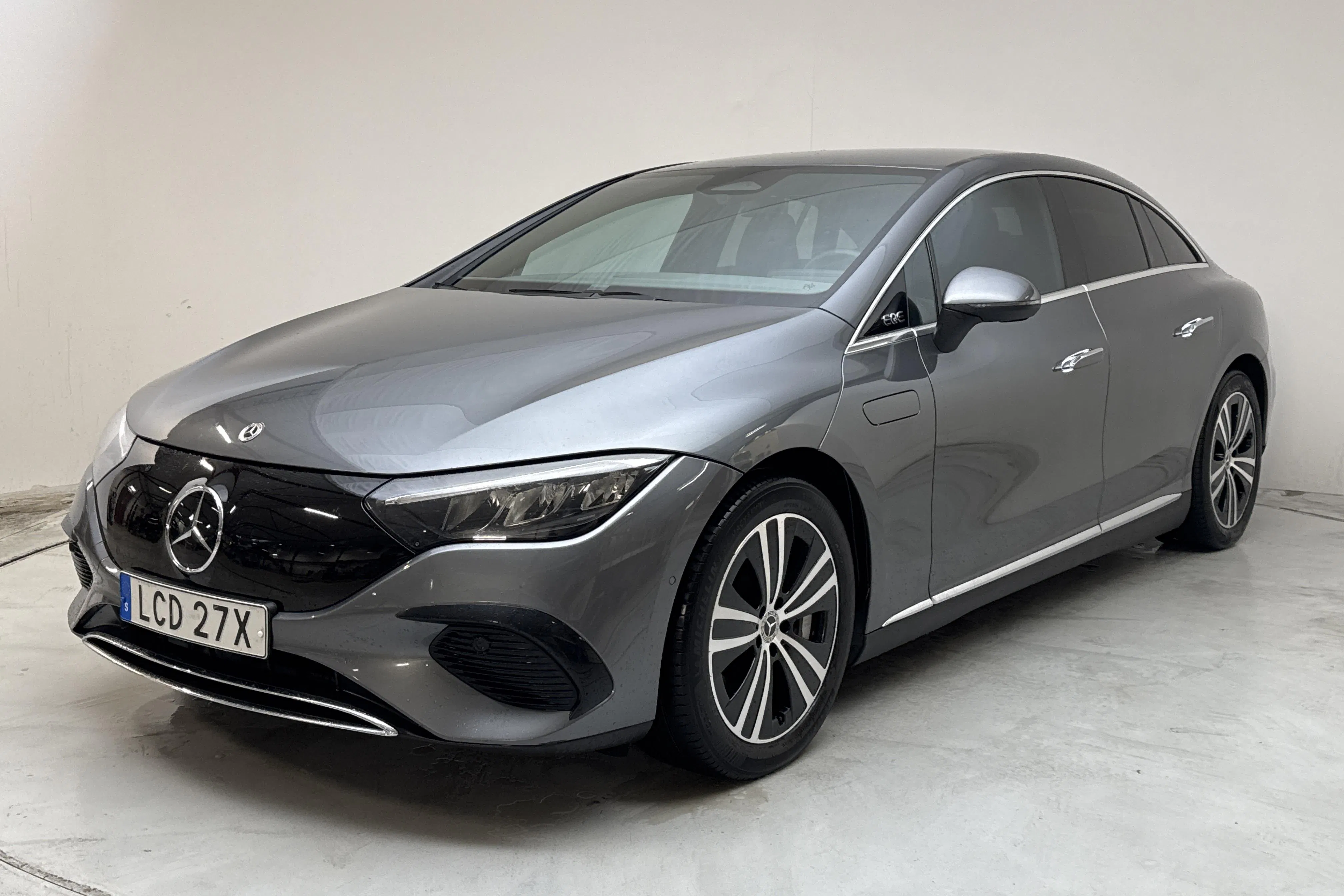Presentation photo 1 of 18: Mercedes EQE 300 V295 (245hk) - 89 460 km - Automatic - gray - 2023