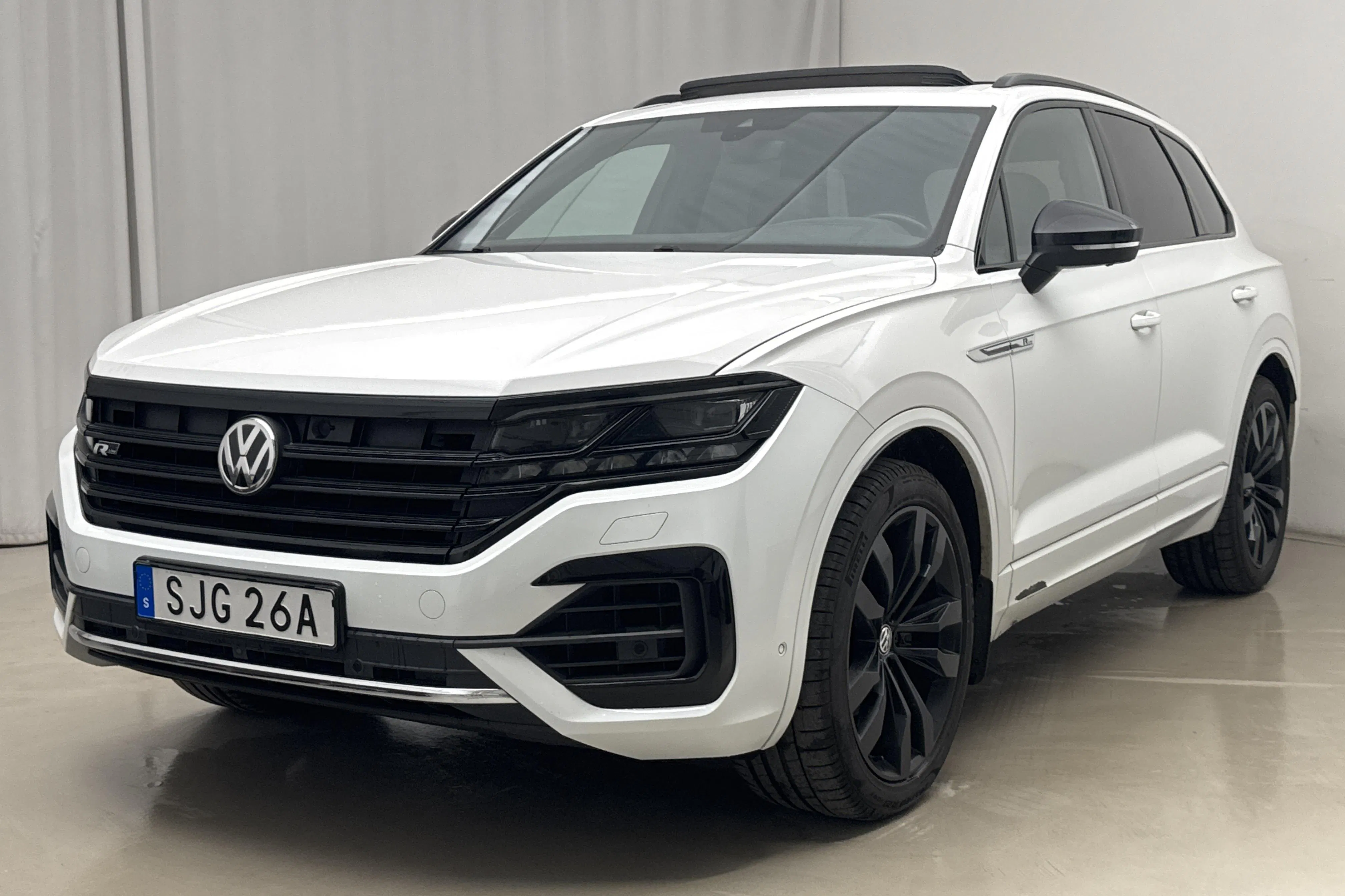 Presentation photo 1 of 29: VW Touareg V6 TDI 4Motion (286hk) - 148 790 km - Automatic - white - 2020