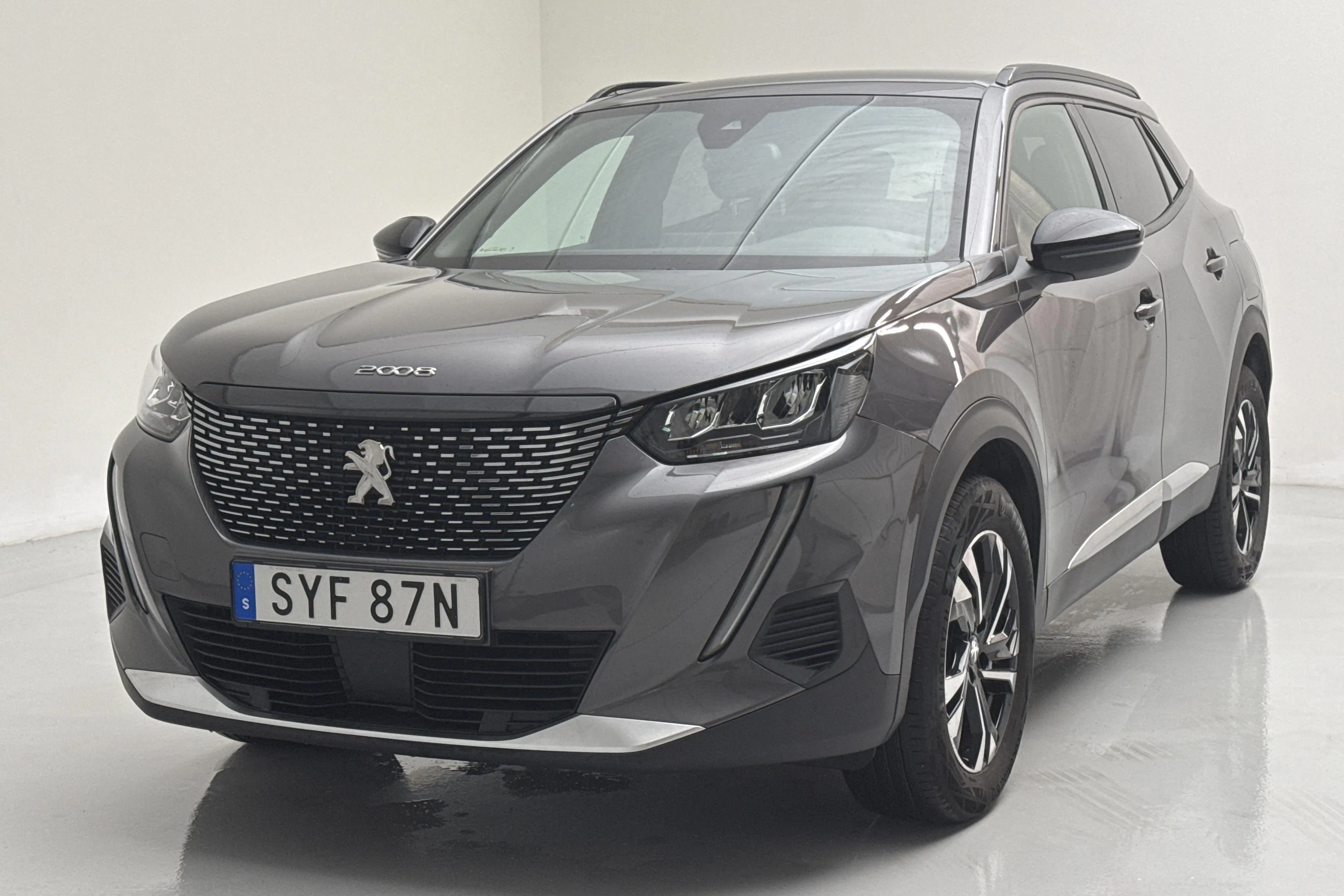 Presentation photo 1 of 12: Peugeot 2008 1.2 PureTech (130hk) - 35 040 km - Automatic - gray - 2023