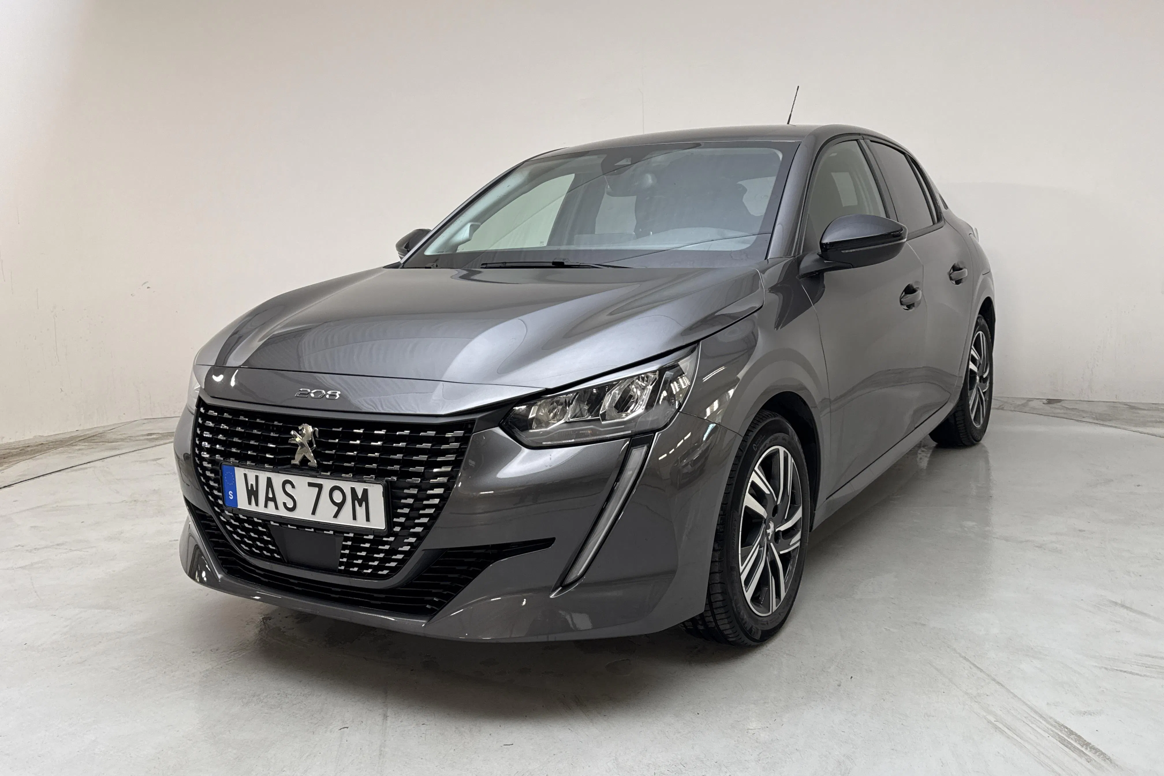 Presentationsfoto 1 av 13: Peugeot 208 1.2 PureTech 5dr (100hk) - 4 903 mil - Automat - grå - 2023