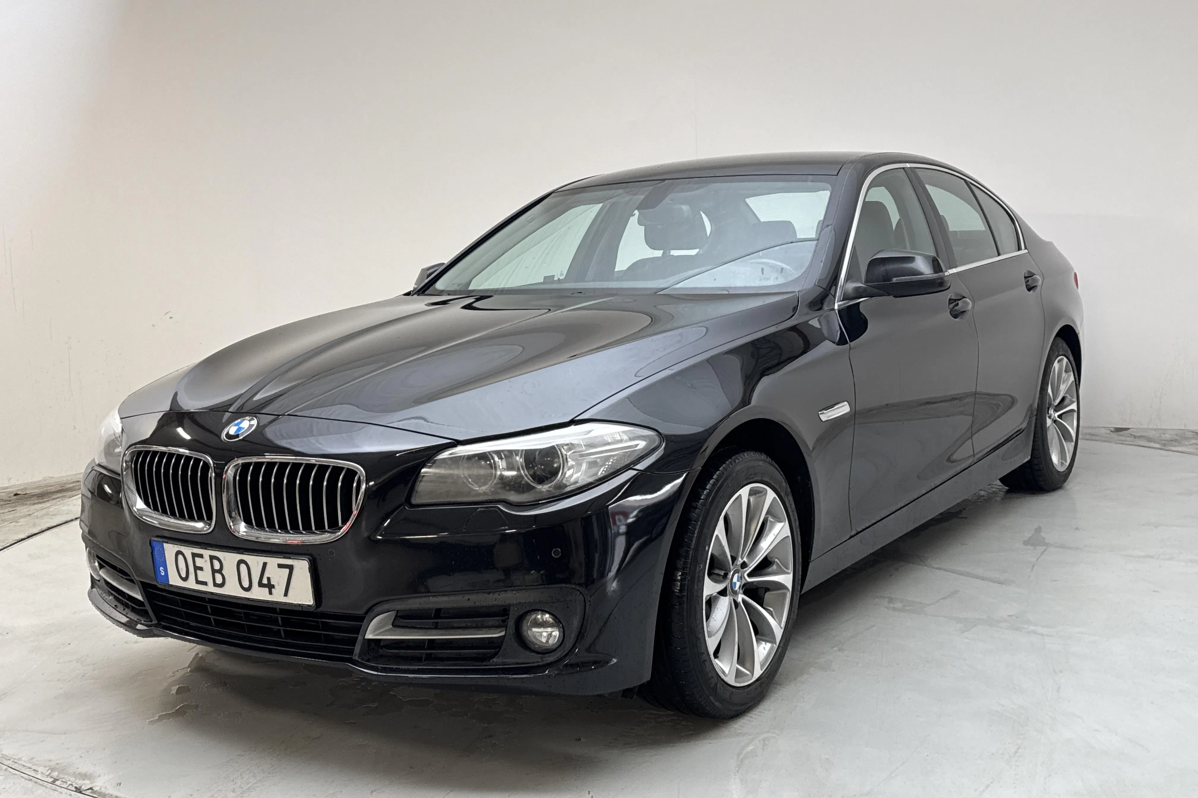 Presentationsfoto 1 av 13: BMW 520d xDrive Sedan, F10 (190hk) - 18 872 mil - Automat - svart - 2016