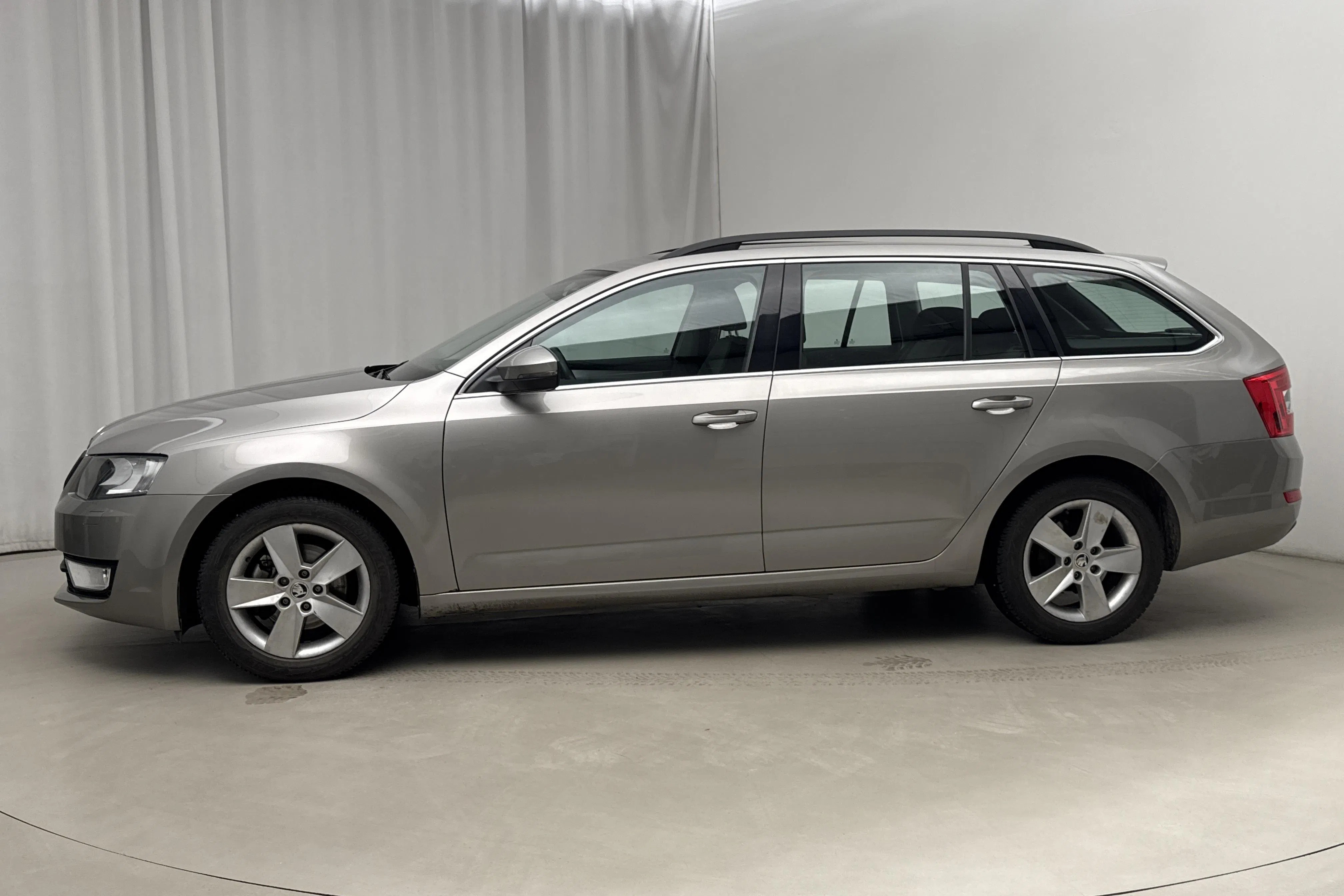Presentationsfoto 2 av 15: Skoda Octavia III 1.4 TSI Combi (150hk) - 5 129 mil - Automat - Ljusbrun - 2016