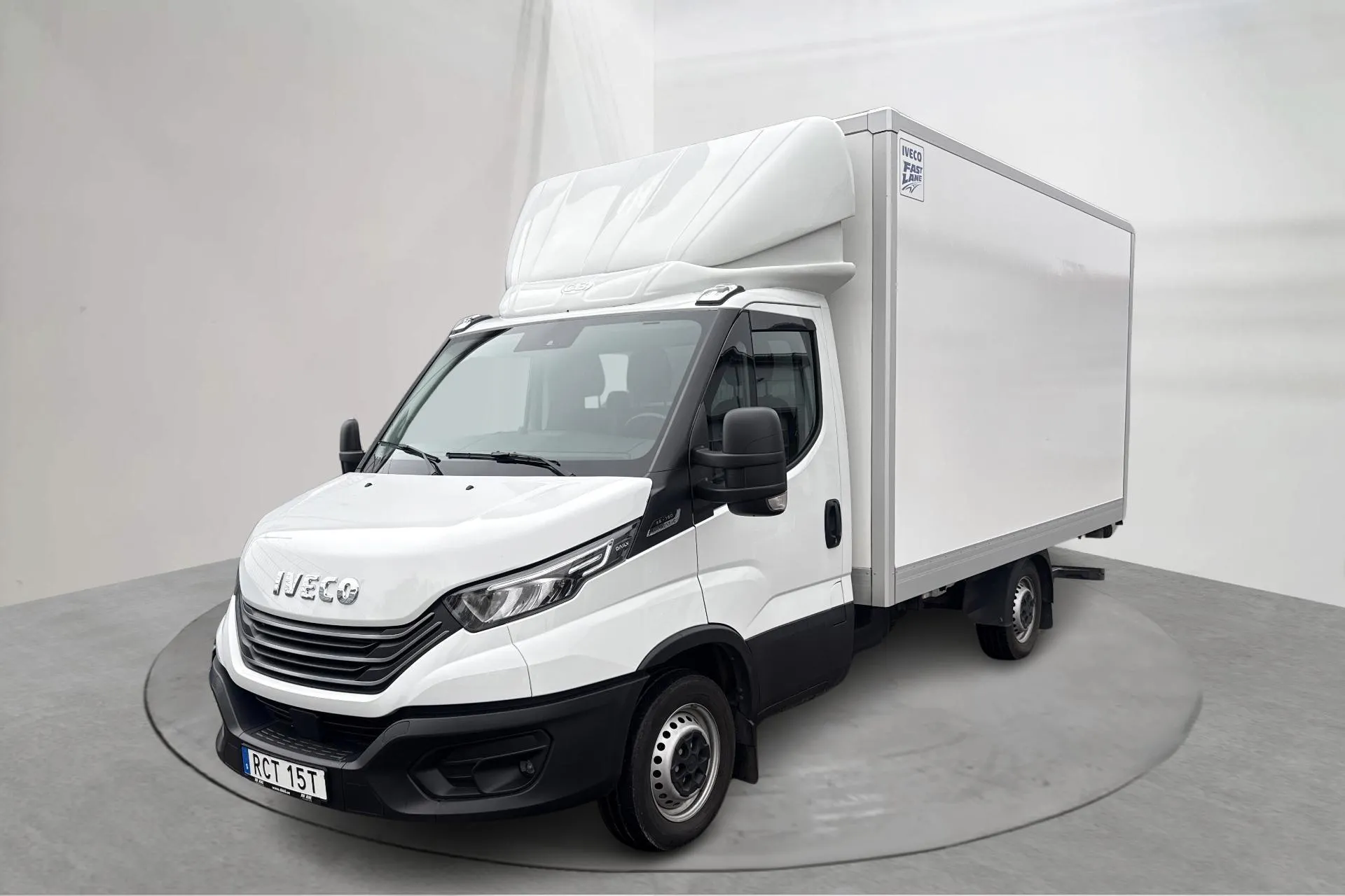 Presentation photo 1 of 18: Iveco Daily 35 Volymskåp 2.3 (156hk) - 33 040 km - Automatic - white - 2022