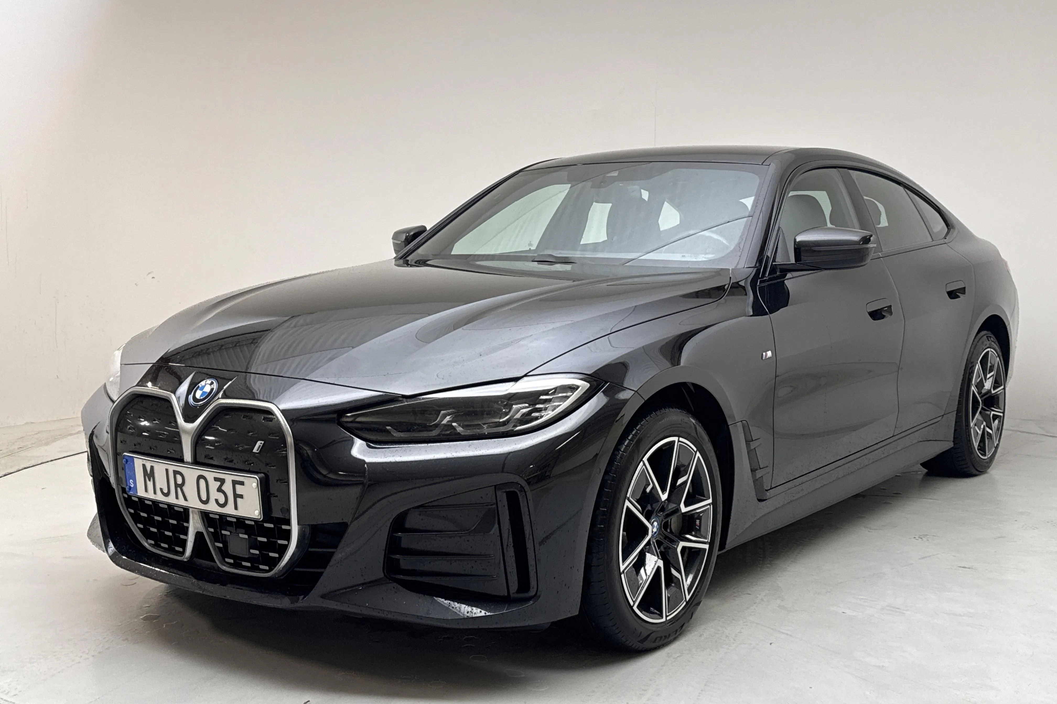 Presentation photo 1 of 24: BMW i4 eDrive40, G26 (340hk) - 14 911 Scandinavian mile - Automatic - black - 2024