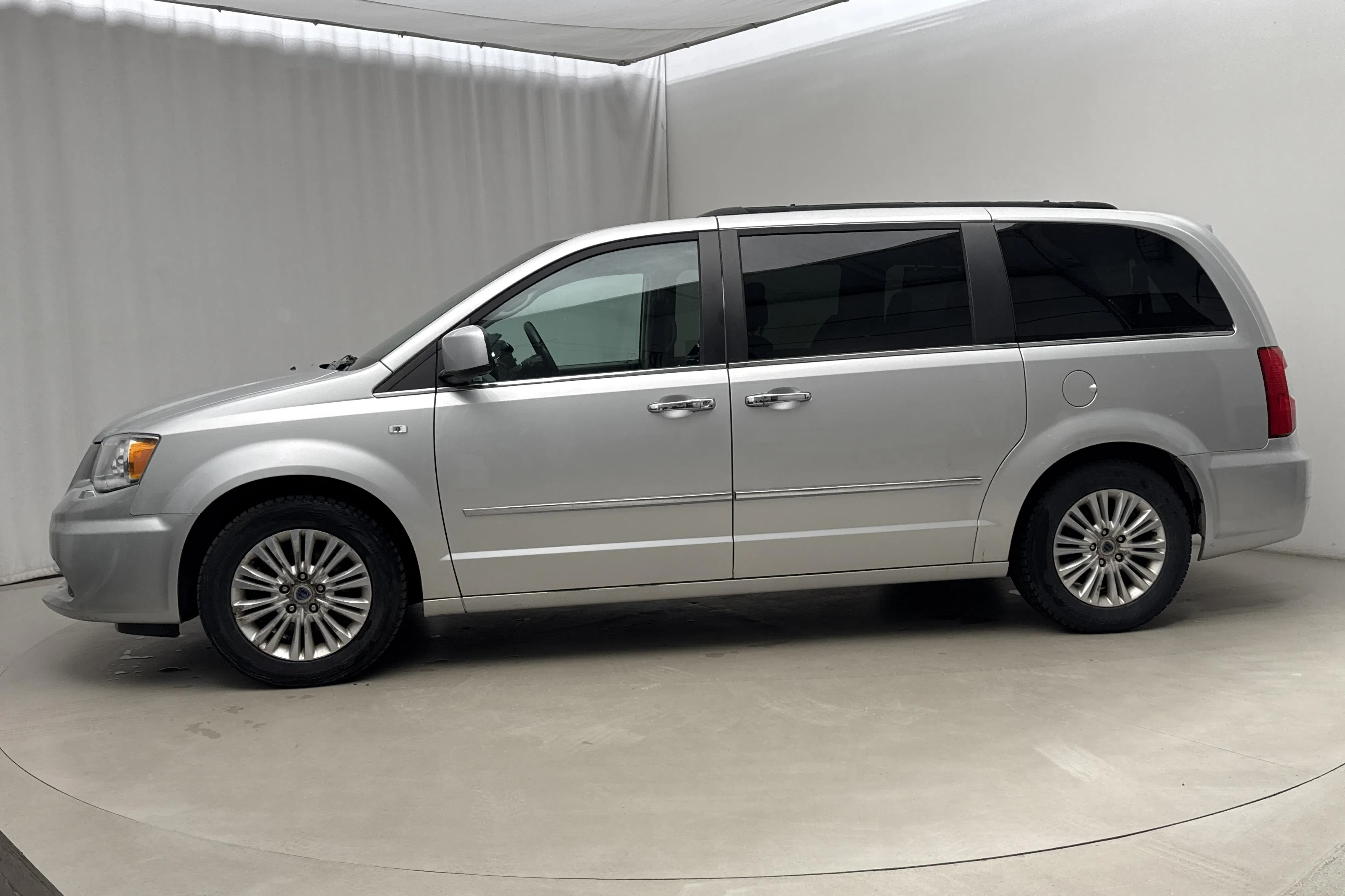 Presentationsfoto 2 av 20: Lancia Lancia Voyager 3.6 V6 (283hk) - 8 990 mil - Automat - grå - 2012