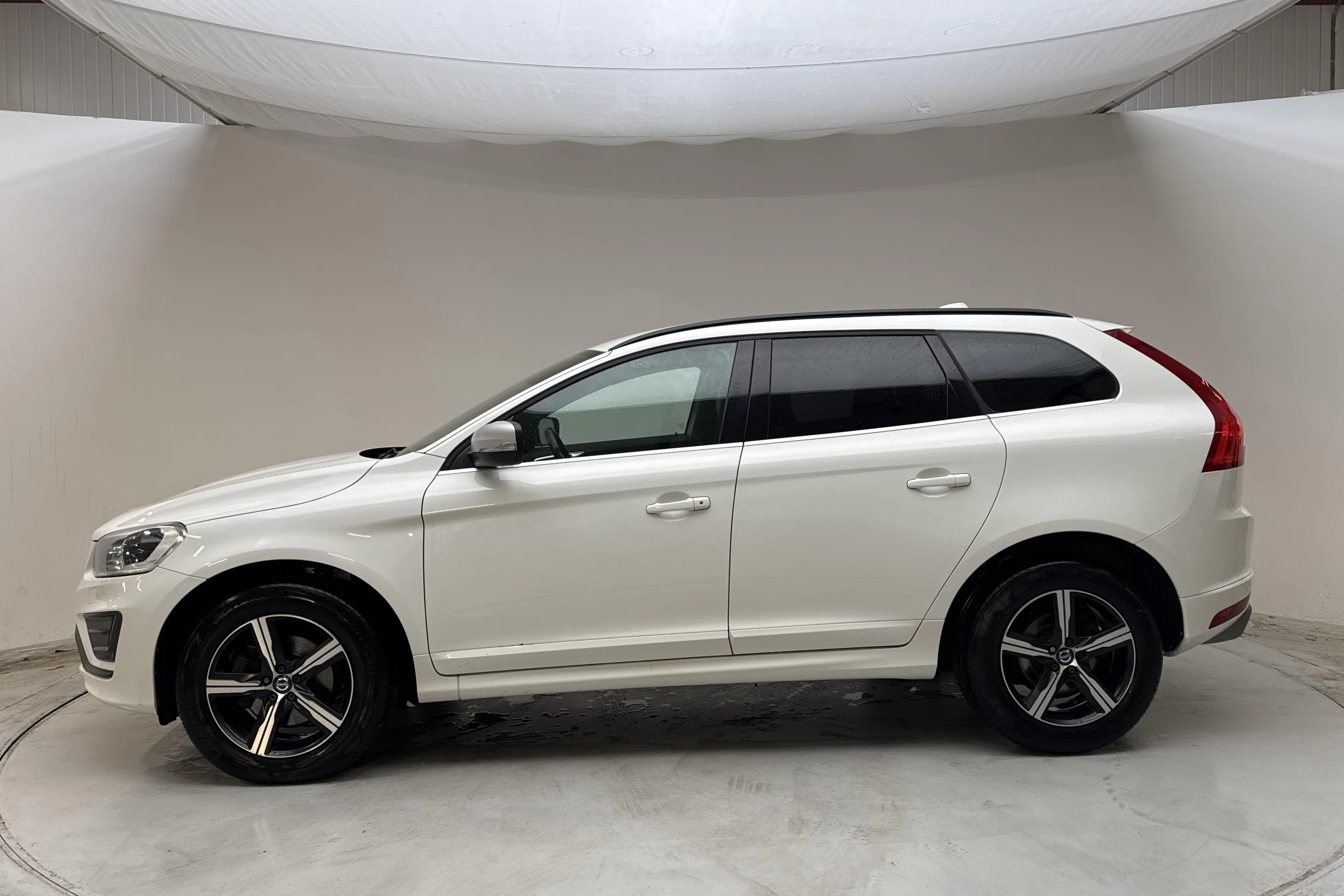 Presentation photo 2 of 13: Volvo XC60 D4 2WD (190hk) - 217 310 km - Automatic - white - 2017